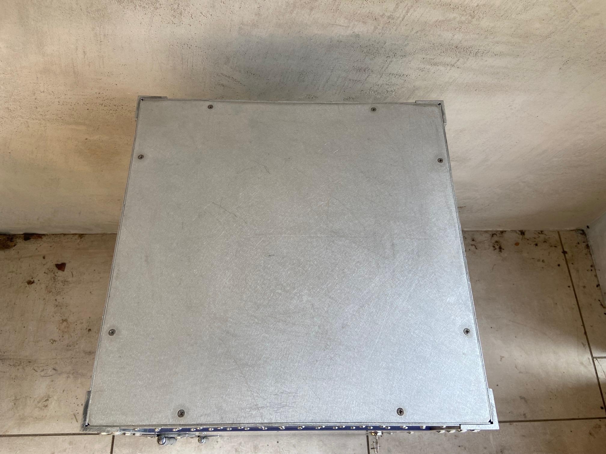 Rare Vintage Oakley X Metal Cube, 3 tierces Sunglasses Countertop Display Cabinet en vente 3