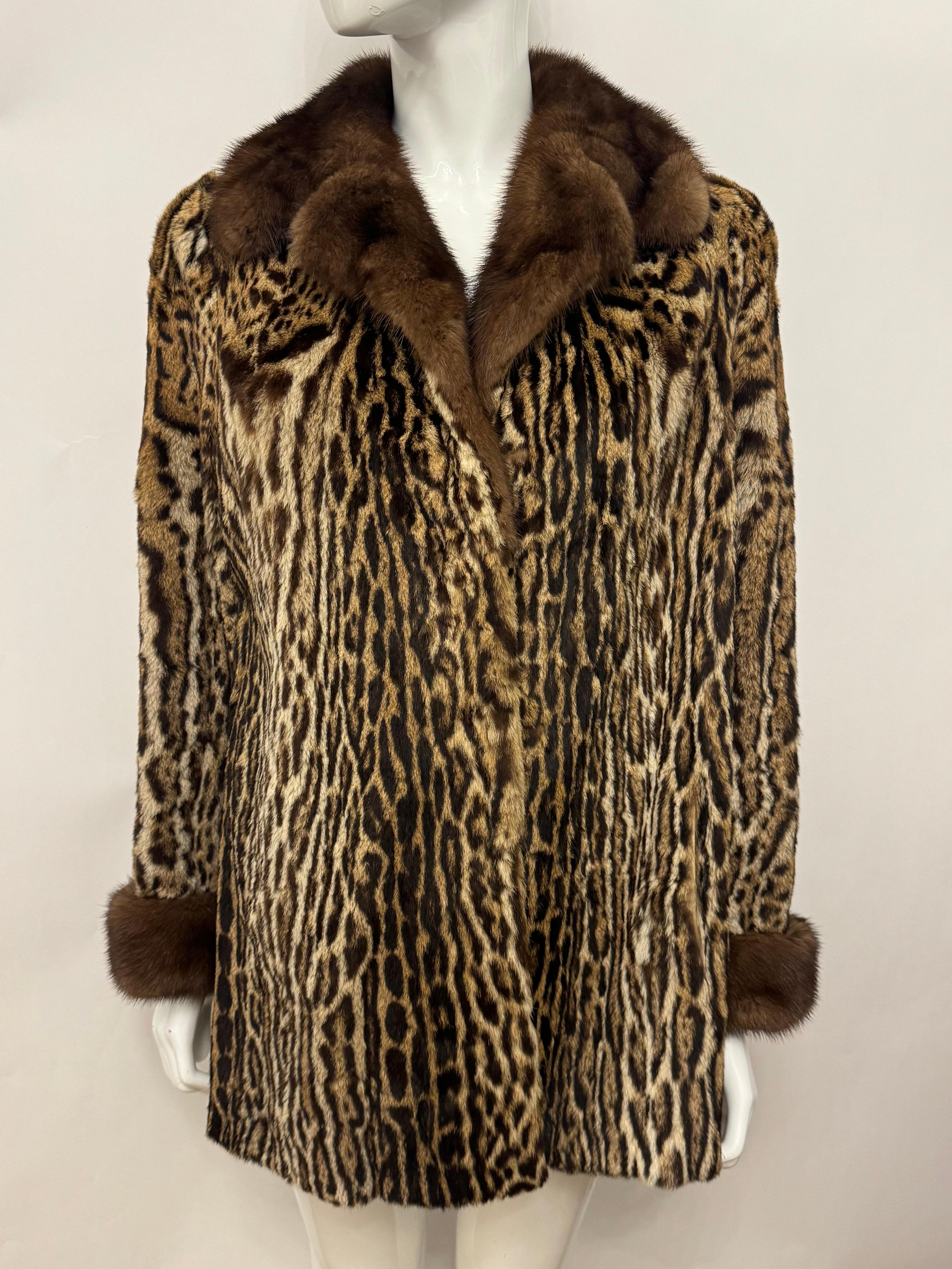 Rarissimo colletto e polso in pelliccia di Ocelot e visone, proveniente dalla Francia, a Lille, indossato da molte celebrità, che può andare da US 0 a US 4/6. (34 FR fino a 38/40 FR)