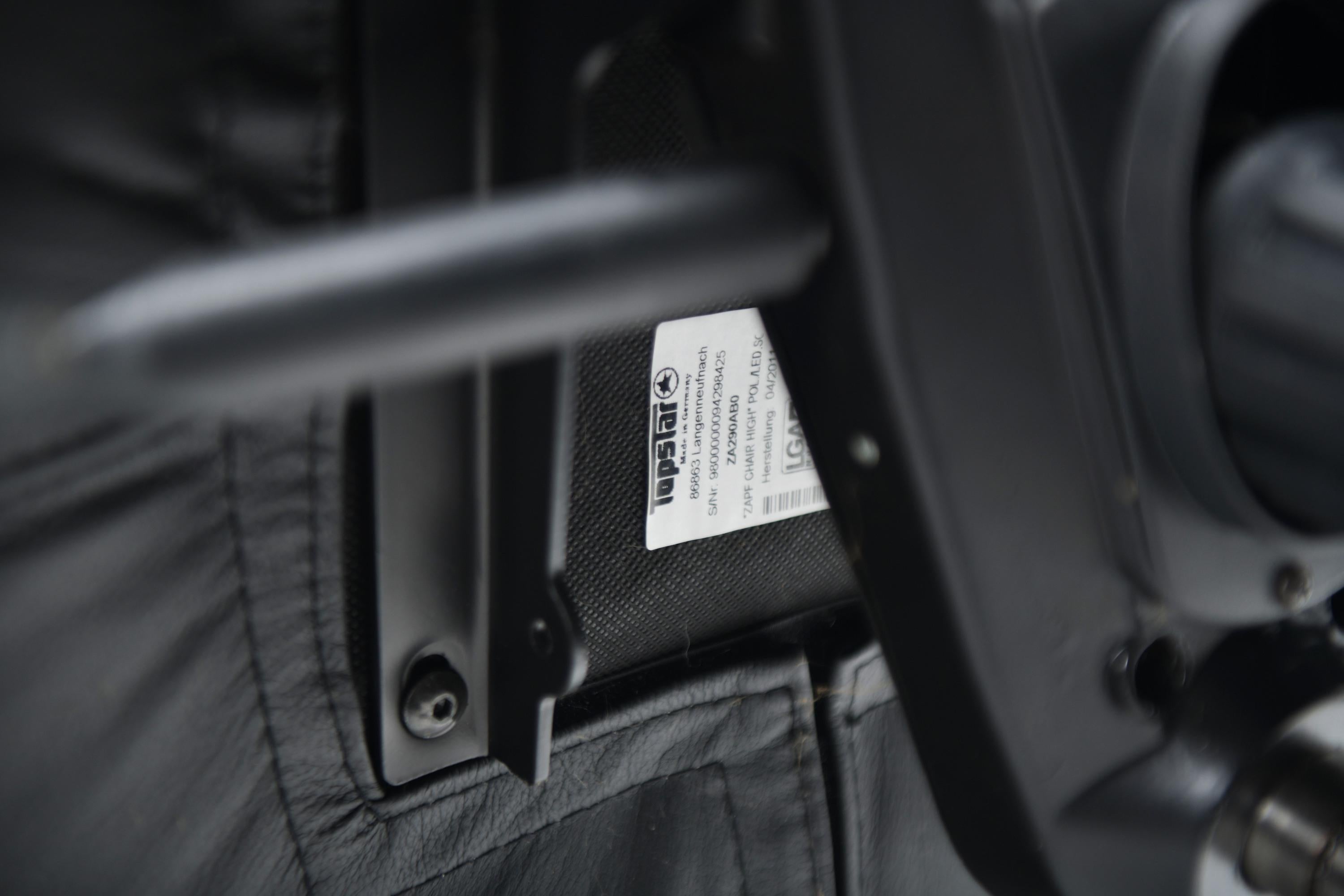 Rare chaise de bureau vintage en cuir noir par Otto Zapf pour Knoll international en vente 5