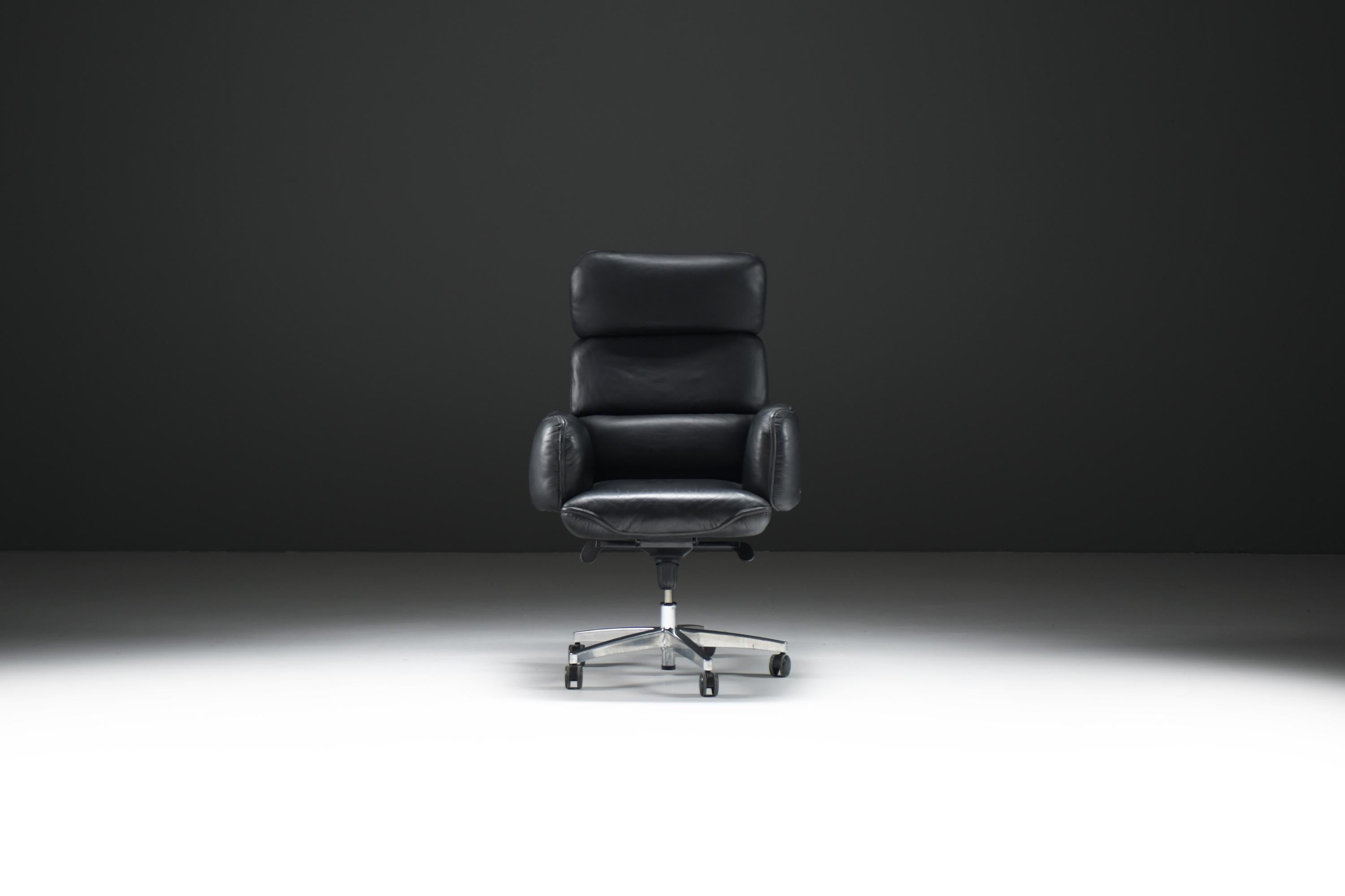 Mid-Century Modern Rare chaise de bureau vintage en cuir noir par Otto Zapf pour Knoll international en vente