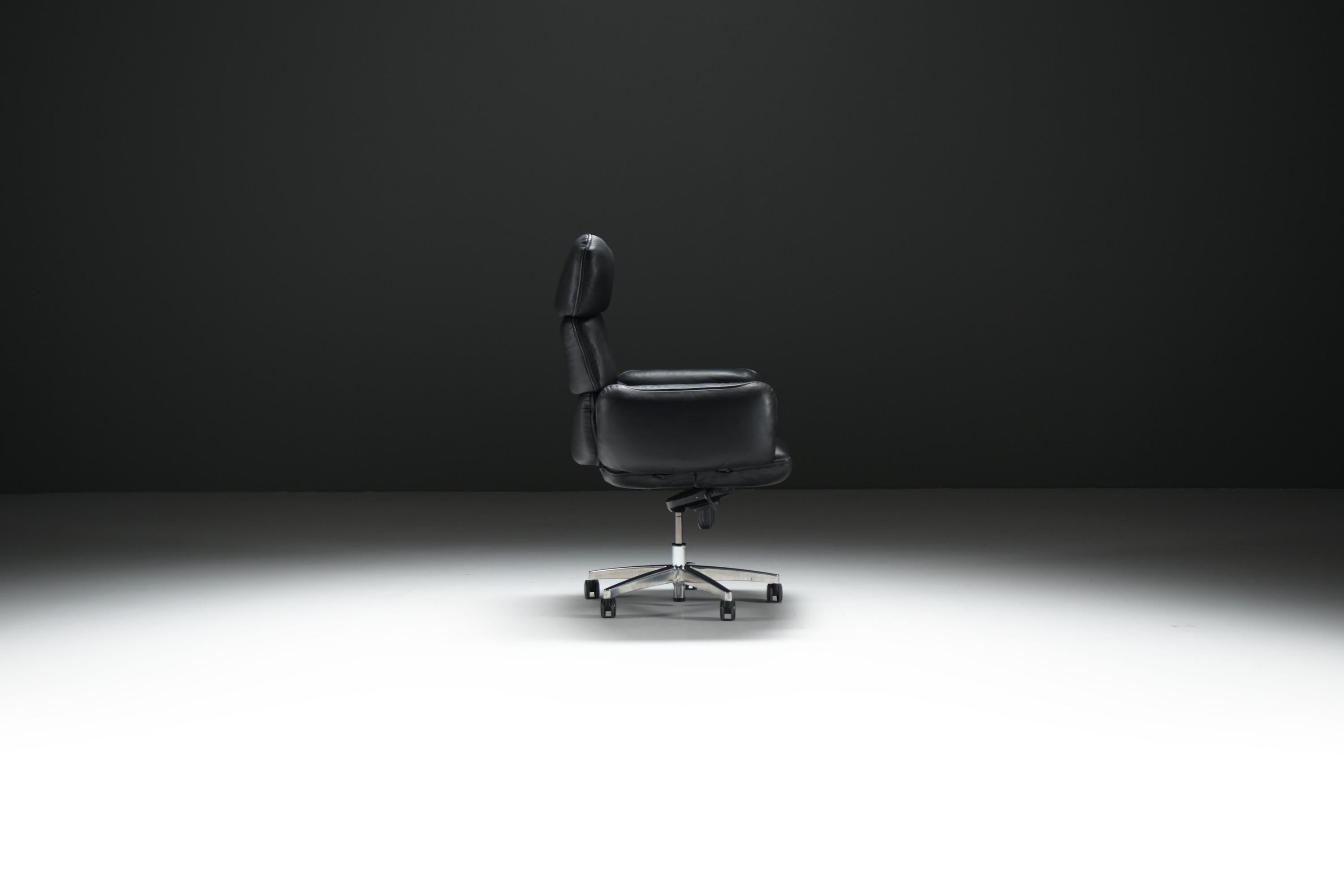 Rare chaise de bureau vintage en cuir noir par Otto Zapf pour Knoll international Bon état - En vente à Buggenhout, Oost-Vlaanderen