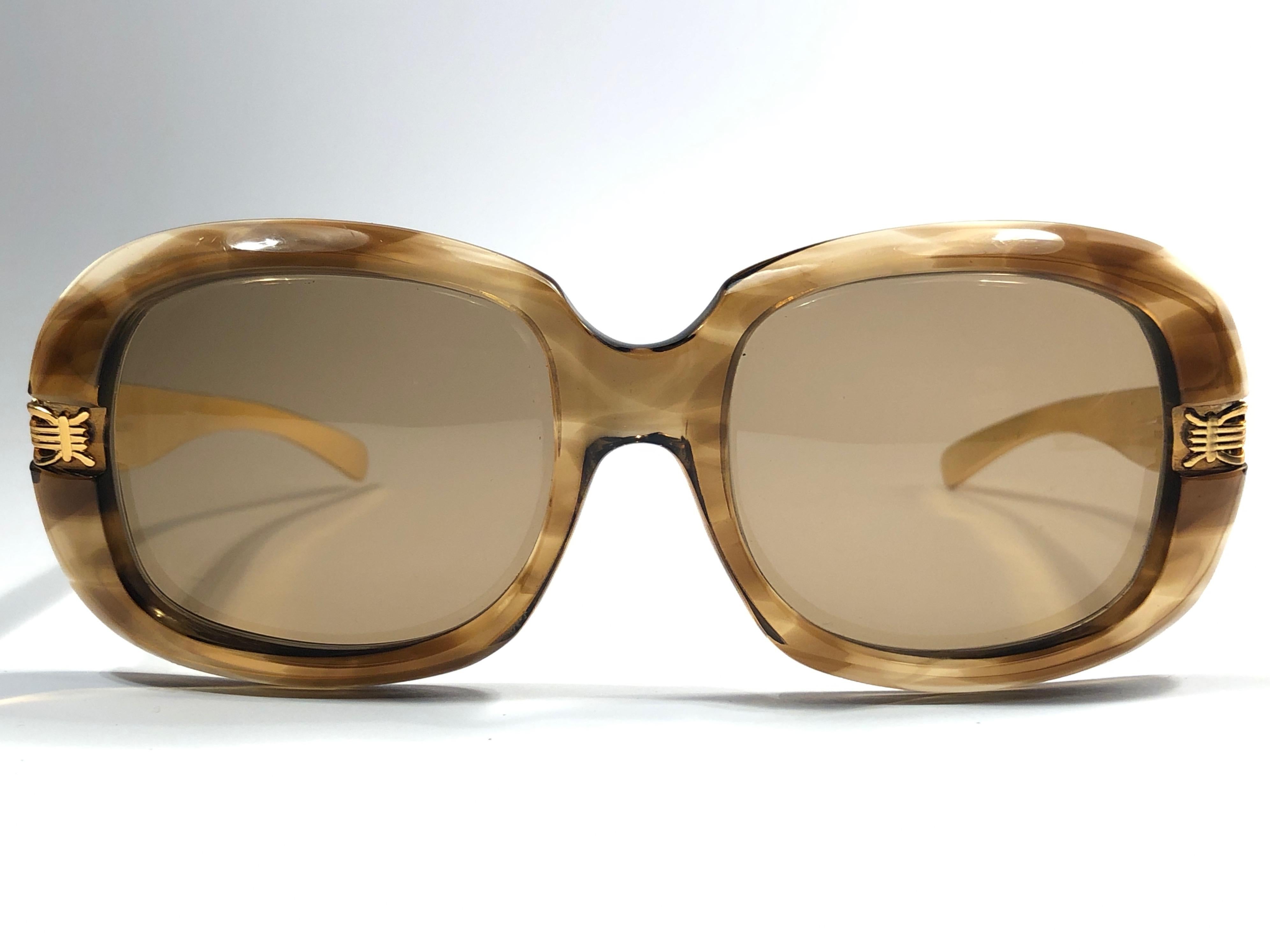 Rare pair of Oliver Goldsmith sunglasses. 

Oversized translucent frame with gold Errebi sides.

A seldom and unique piece in very good vintage condition. The Frame has light sign of wear, hair like scratches on the frame. Spotless medium brown