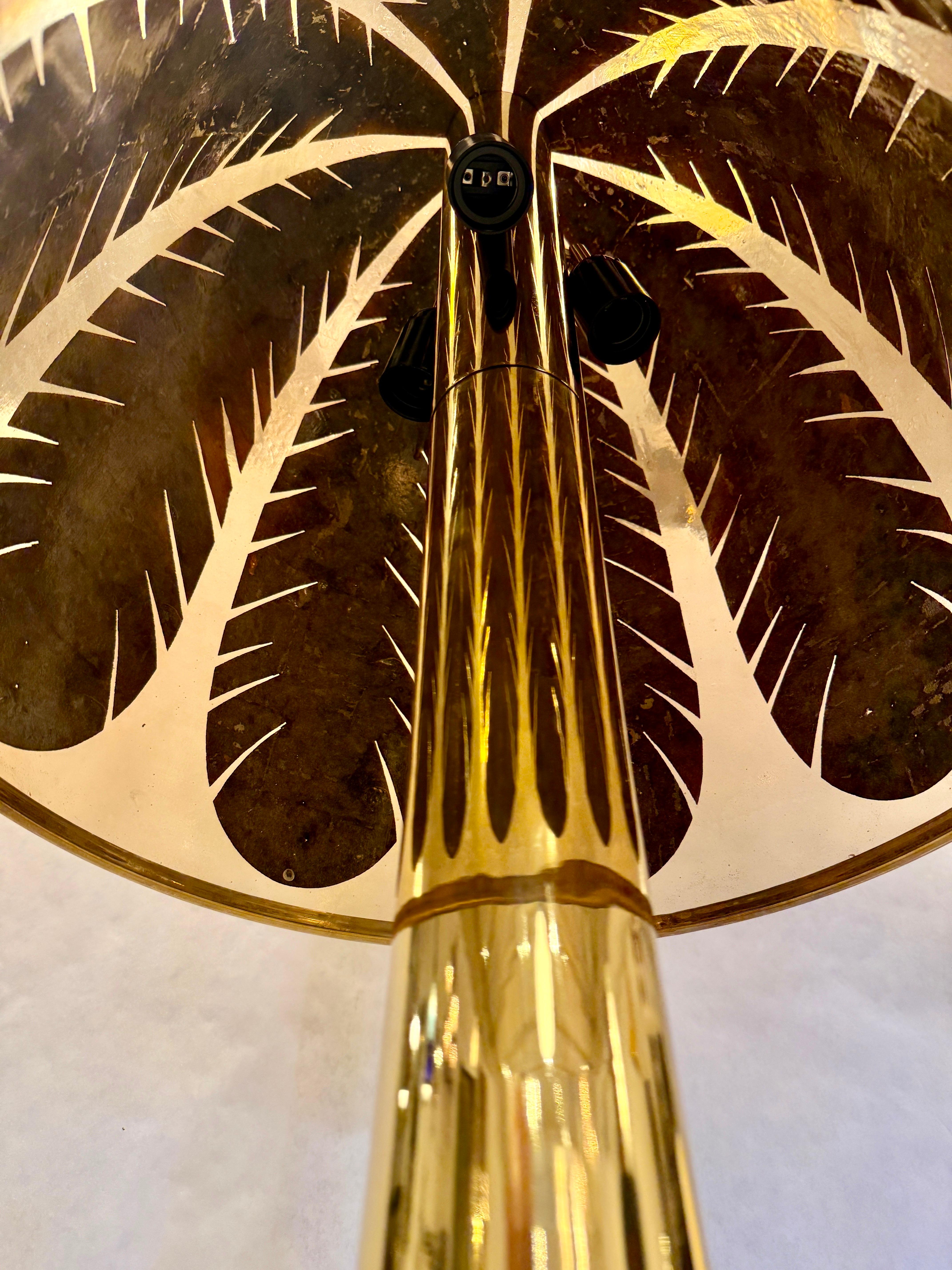 Rare Vintage Oversized Tobacco Leaf, Resin and Brass Table Lamp For Sale 5