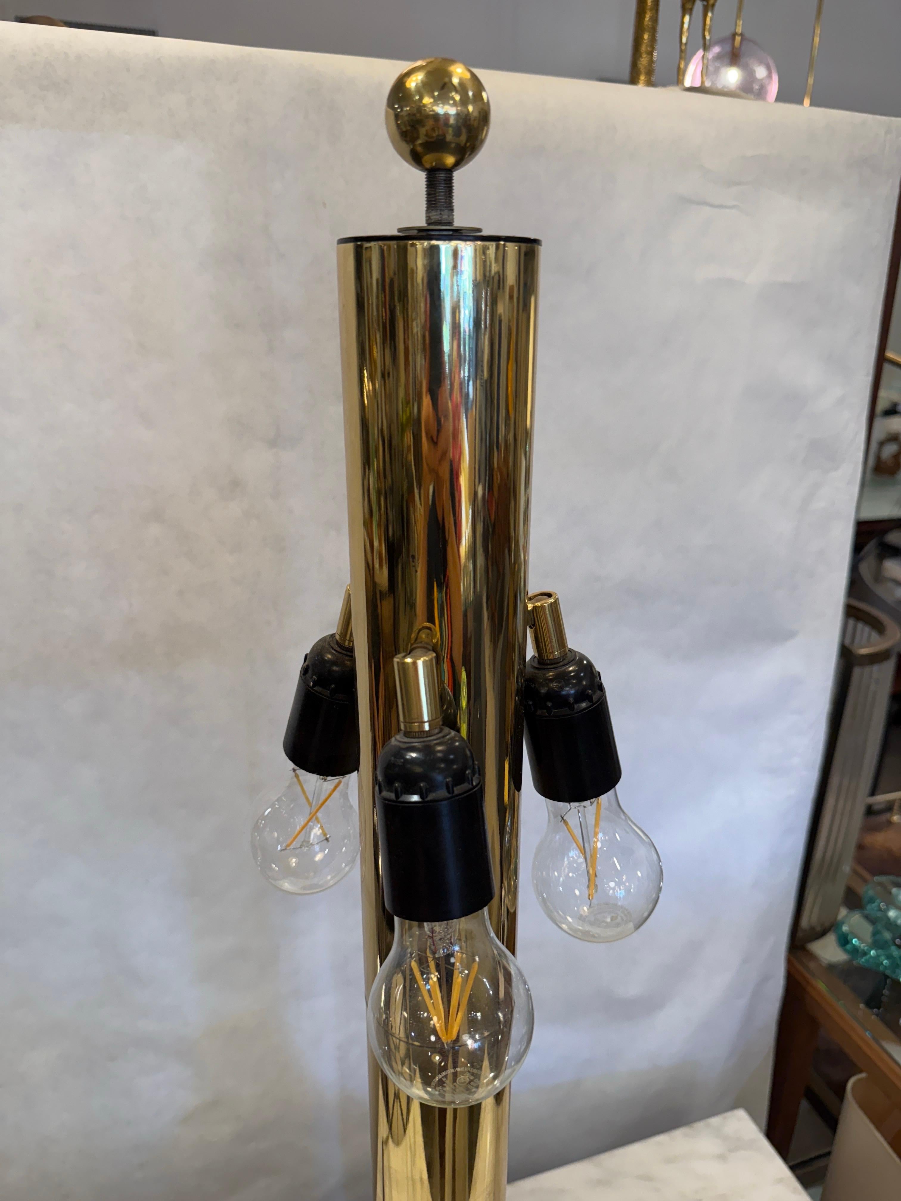 Italian Rare Vintage Oversized Tobacco Leaf, Resin and Brass Table Lamp For Sale