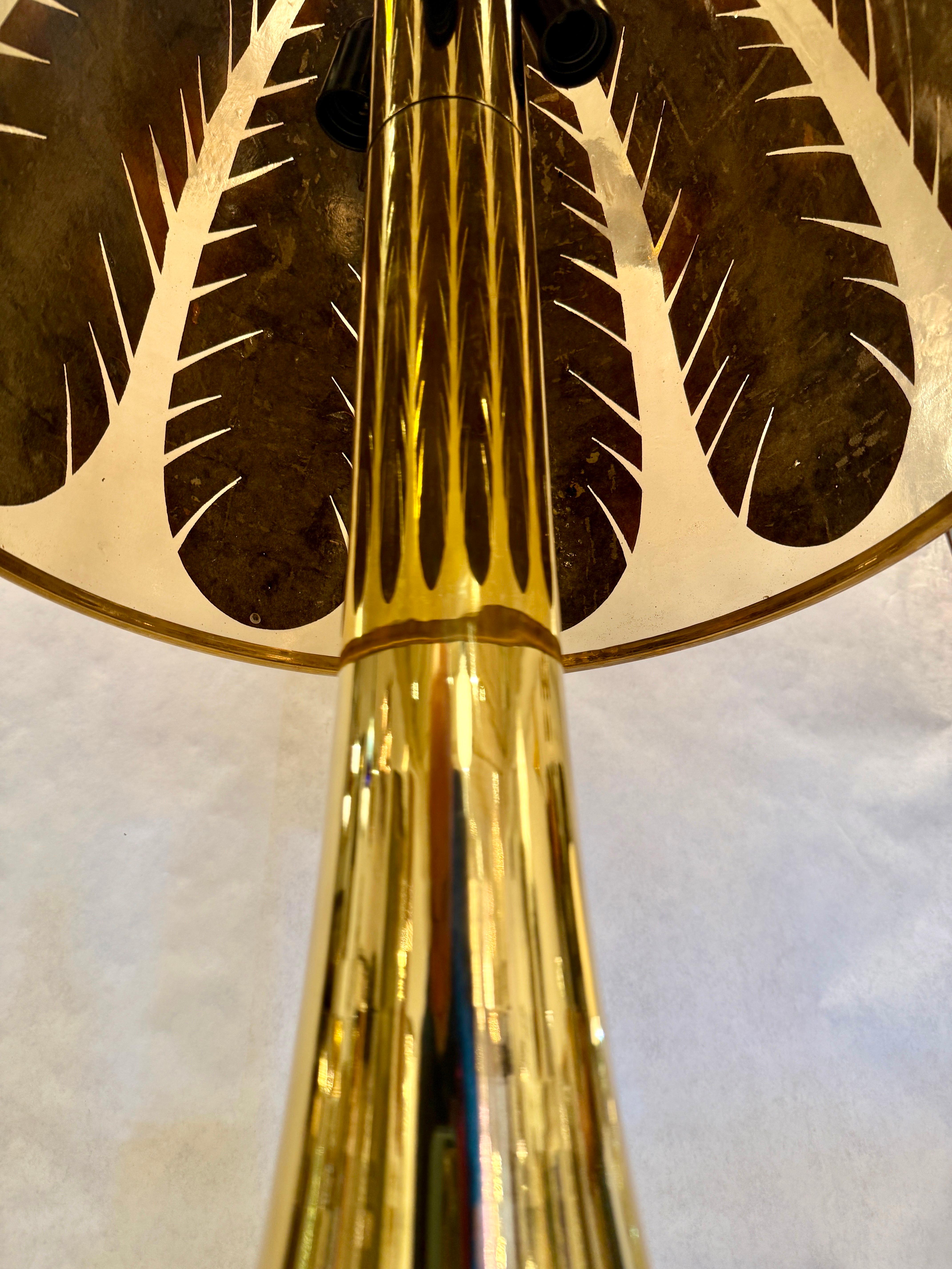 Rare Vintage Oversized Tobacco Leaf, Resin and Brass Table Lamp For Sale 2
