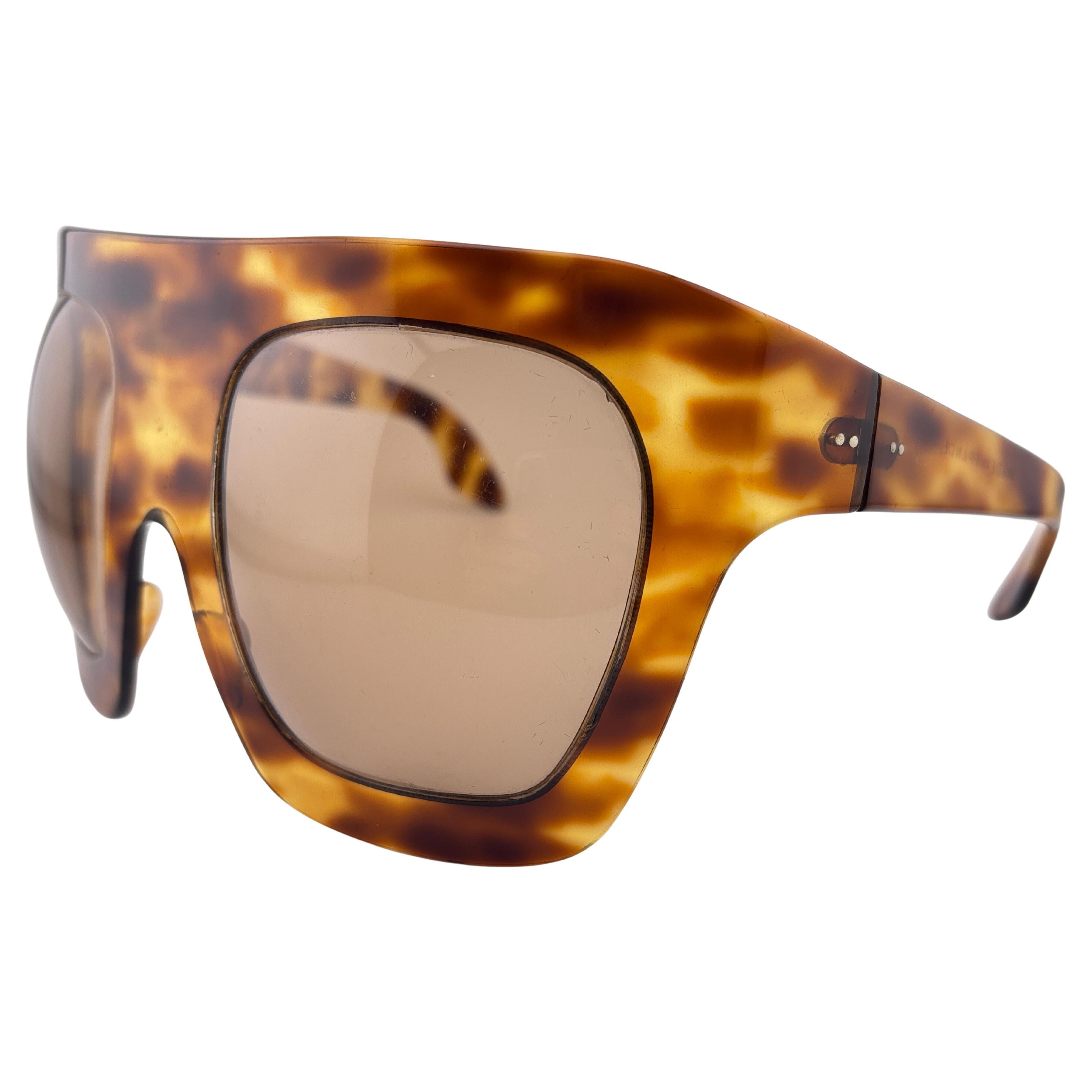 Ultra sind Sammlerstück, Museum Stück Vintage Philippe Chevalier blond Schildpatt übergroße Sonnenbrille mit hellen Gläsern.   
Ein großartiger Fund. 

Bitte beachten Sie, dass dieser Artikel sowohl am Rahmen als auch an den Gläsern