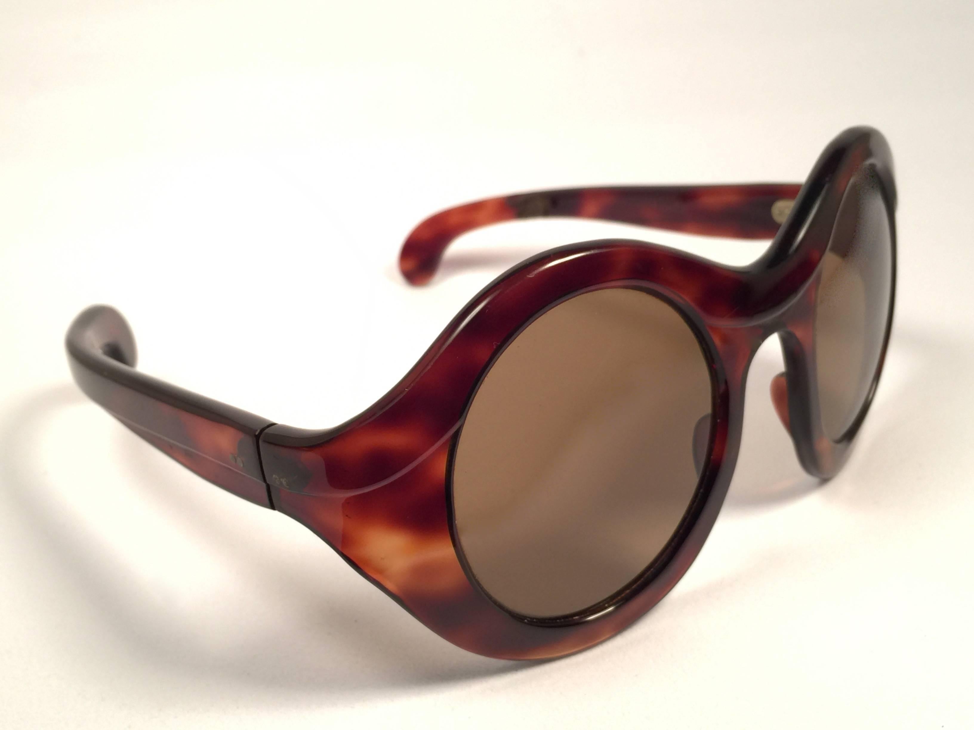 New rare collector's item vintage Philippe Chevalier dark tortoise oversized sunglasses with solid brown lenses.   
A superb find. This item have a damage on the right temple hardly noticeable while wearing. Please study the pictures.

Please notice