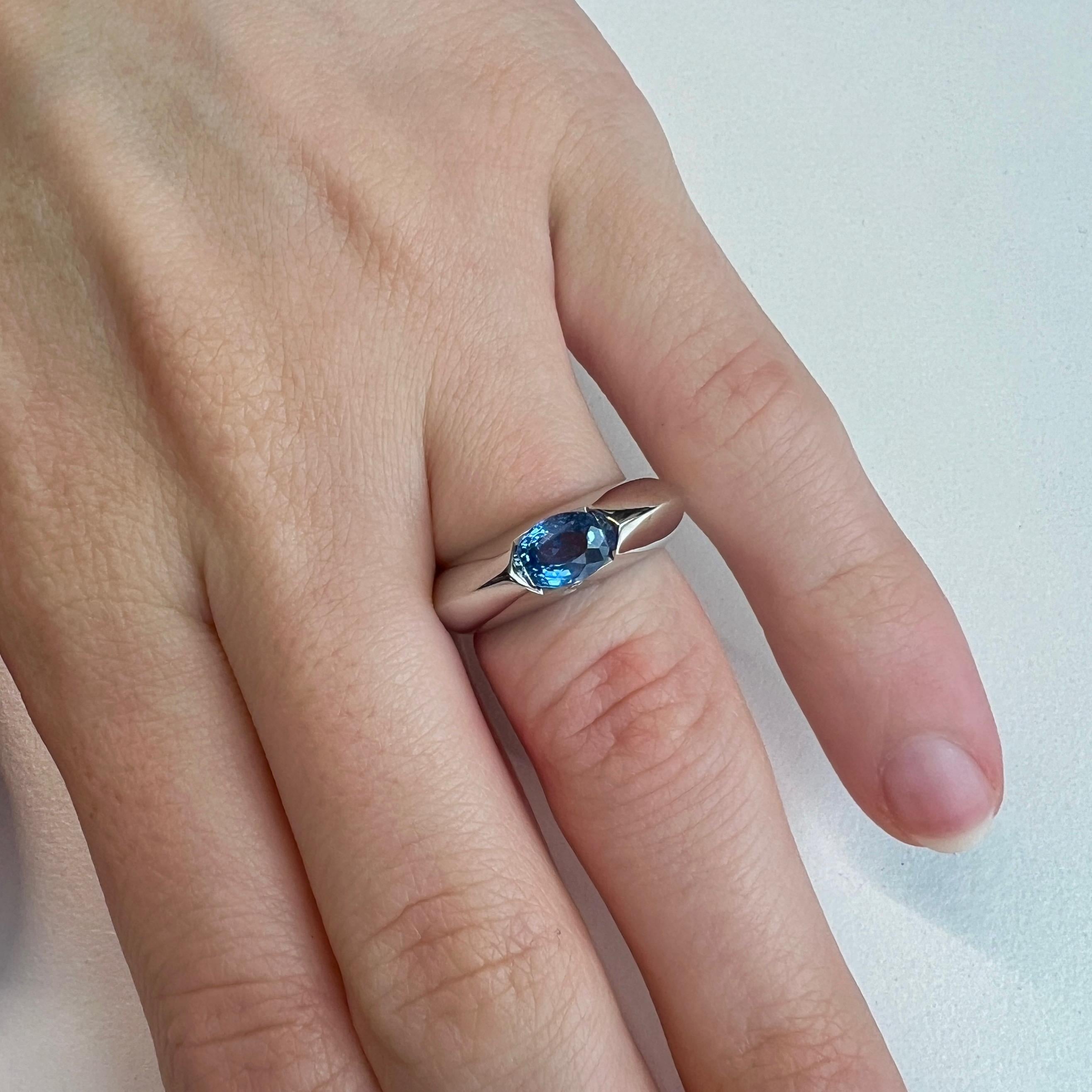 Rare Vintage Piaget Aura Blue Sapphire and Diamond 18k White Gold Ring For Sale 4