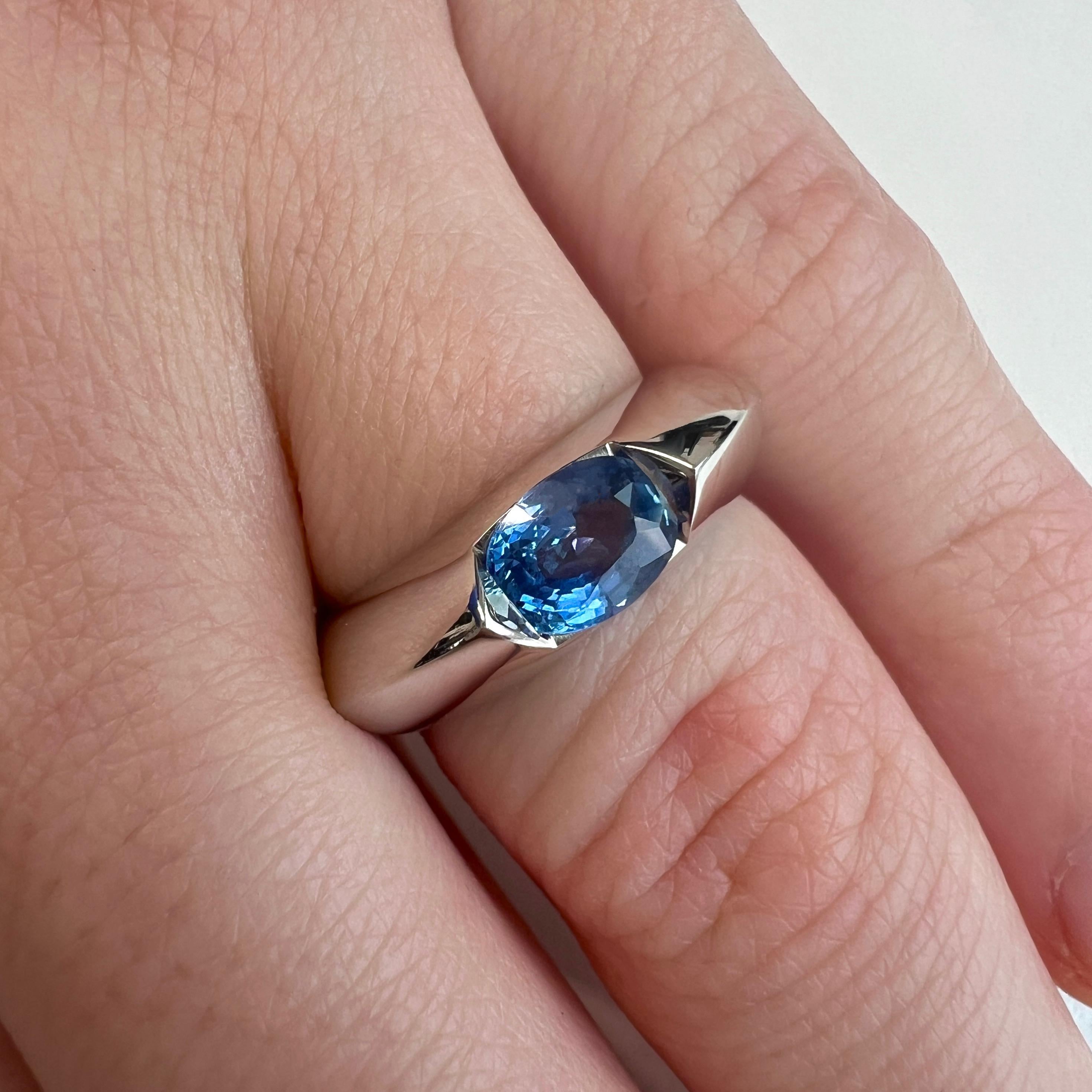 Rare Vintage Piaget Aura Blue Sapphire and Diamond 18k White Gold Ring For Sale 5