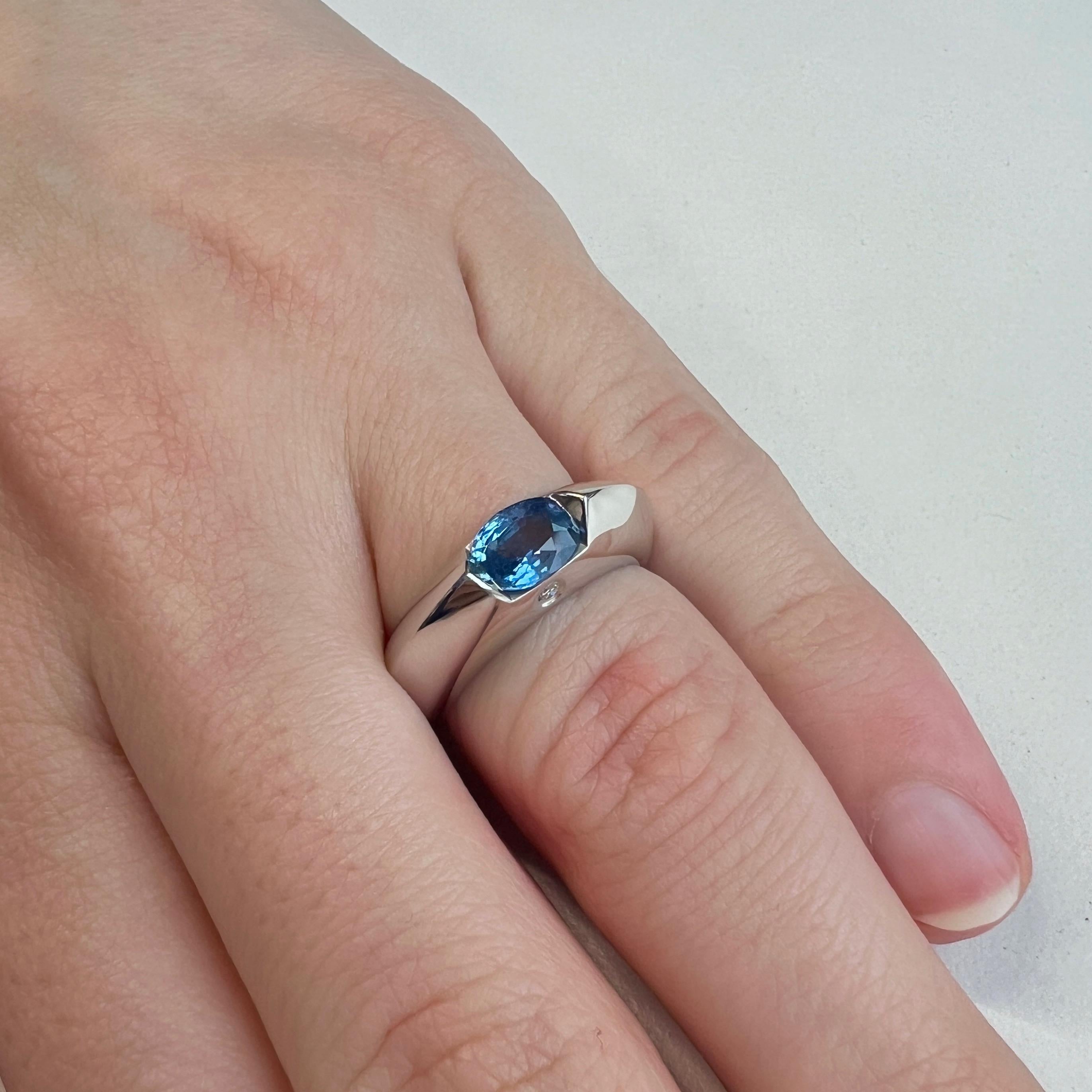 Rare Vintage Piaget Aura Blue Sapphire and Diamond 18k White Gold Ring For Sale 6