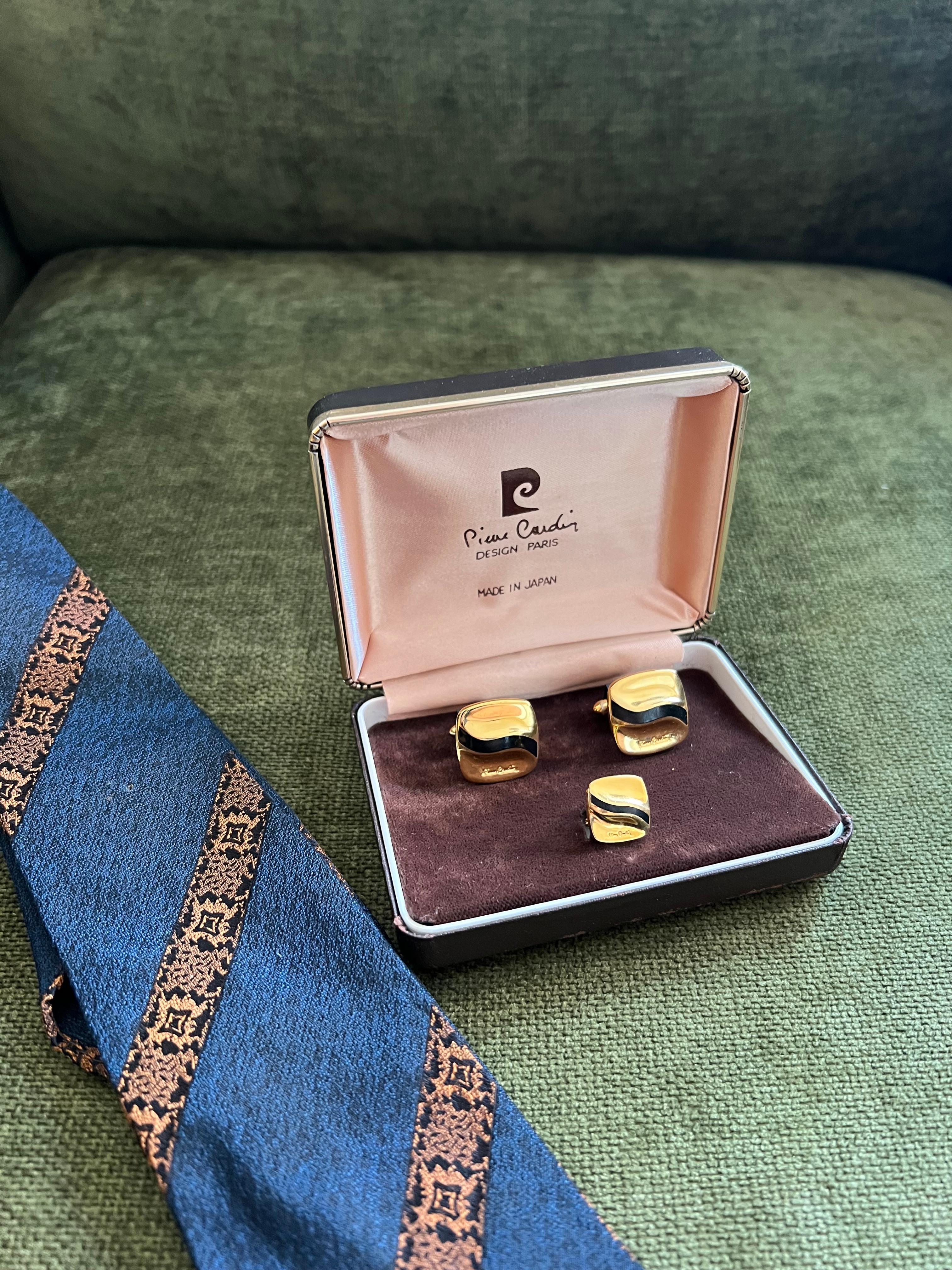 Seltene Vintage PIERRE CARDIN CUFFLINKS & Krawattennadel In Originalgehäuse Circa 1960 für Damen oder Herren im Angebot