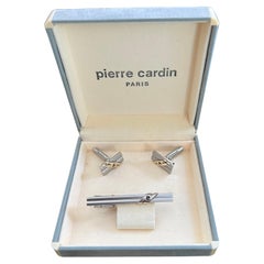 Rare Vintage PIERRE CARDIN Retro Gold Logo CUFFLINKS & Tie Clip In Original Case