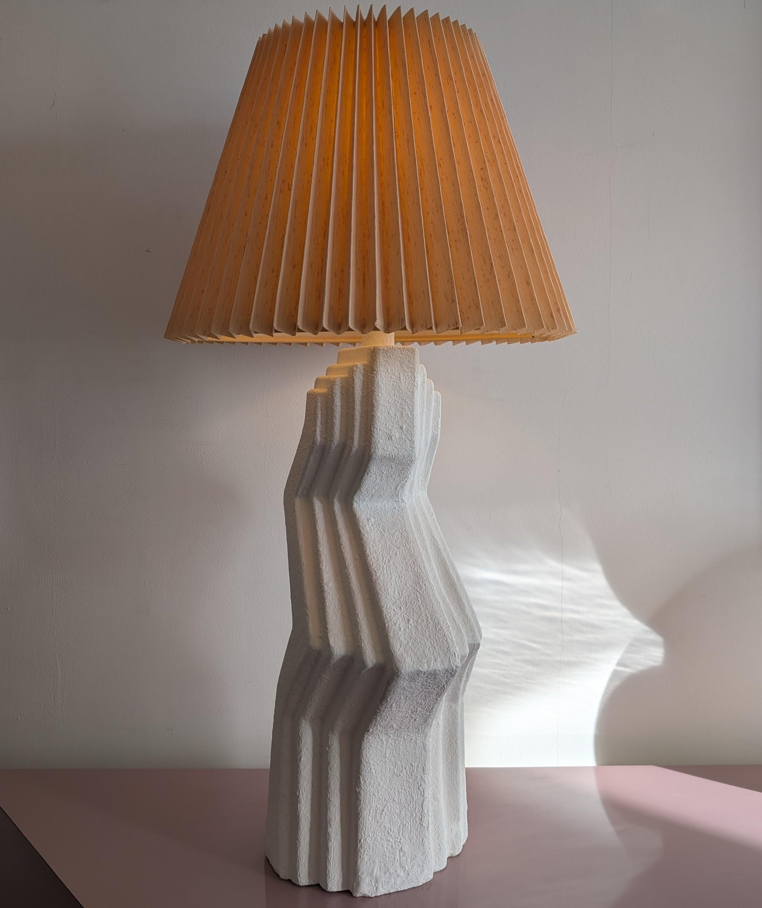 Rara lámpara vintage postmoderna americana de yeso texturizado Zig Zag años 80 en Bueno estado para la venta en Hastings, GB