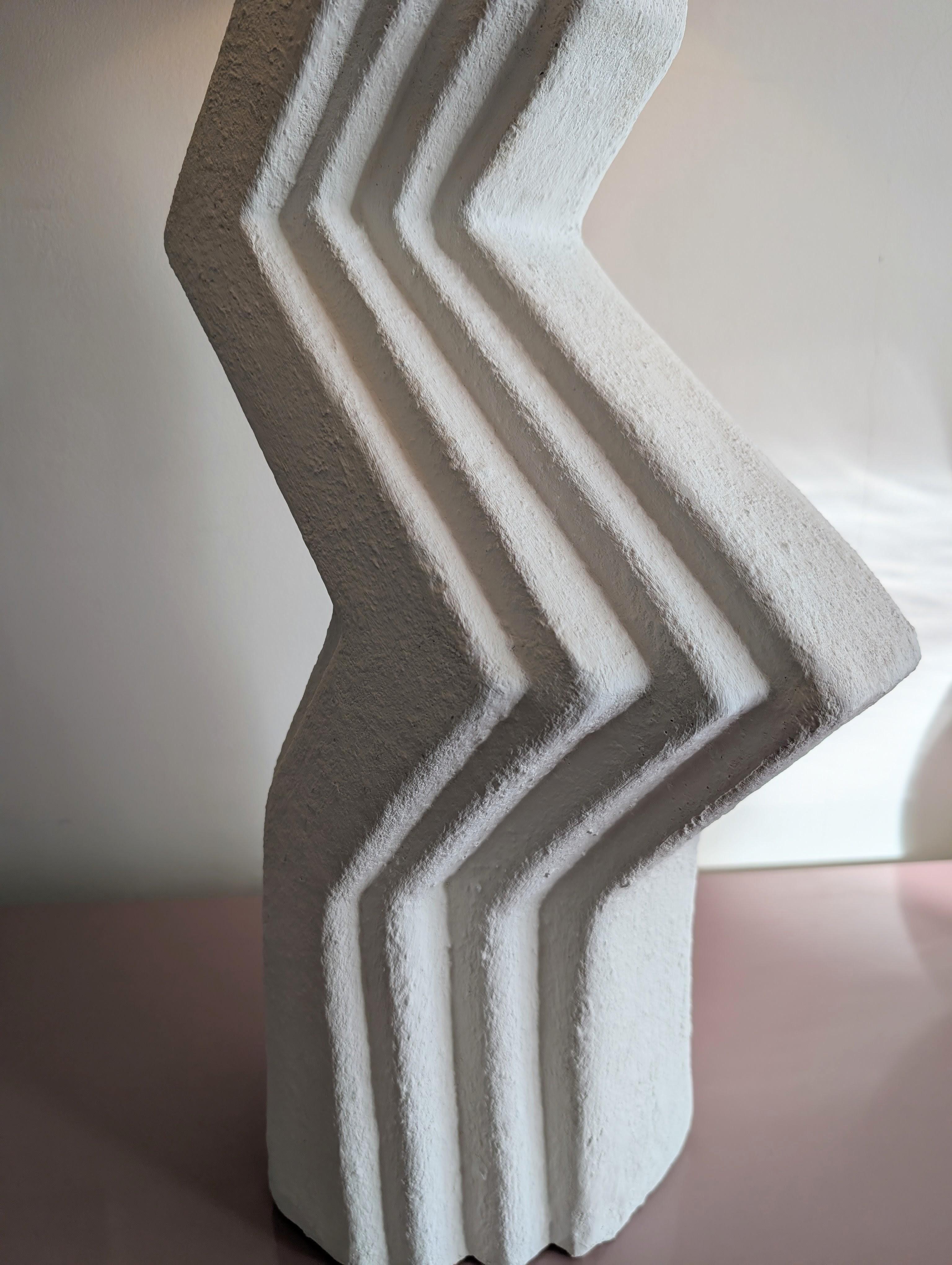 Rara lámpara vintage postmoderna americana de yeso texturizado Zig Zag años 80 Tela en venta