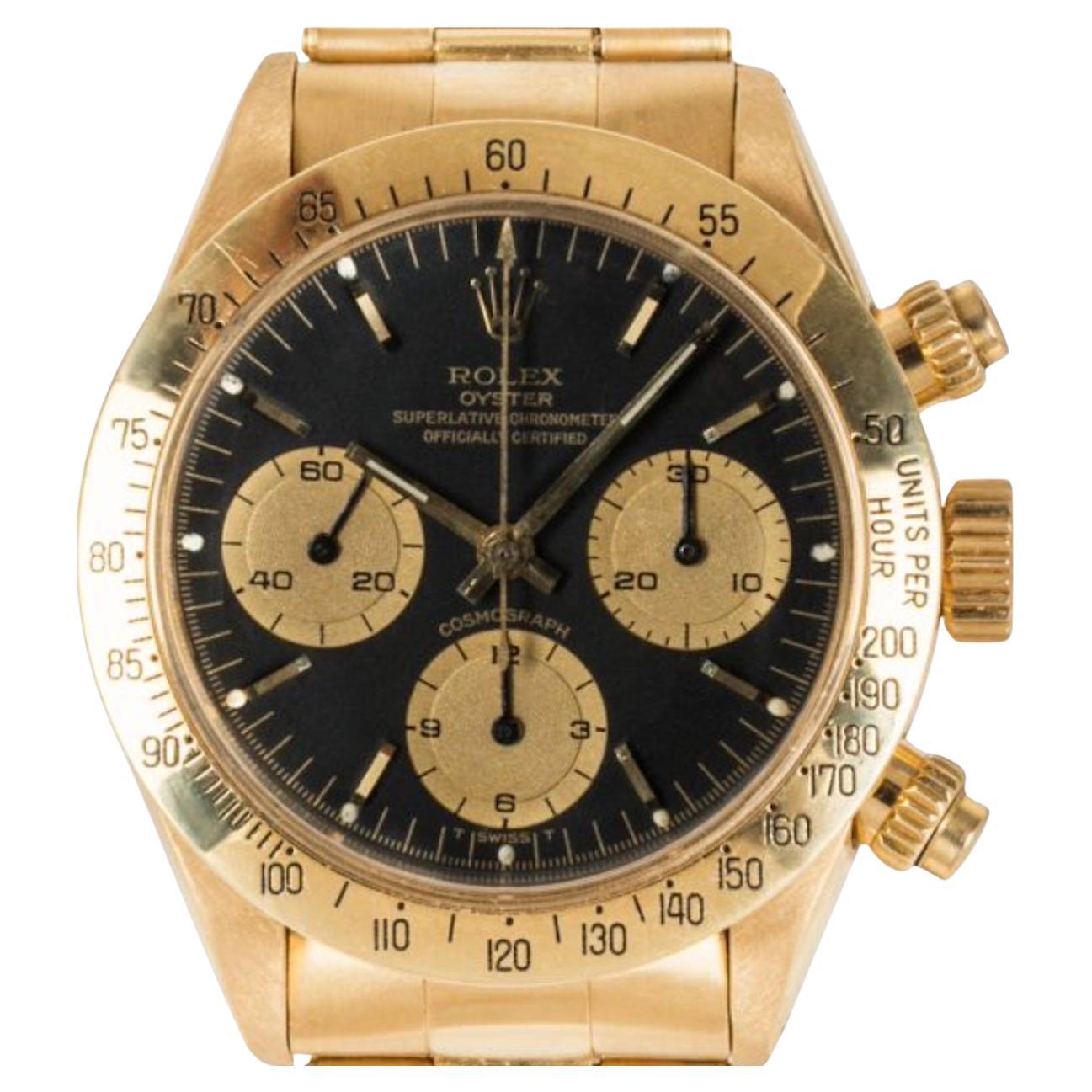 An extremely rare vintage Cosmograph Daytona with the reference 6265 crafted in yellow gold, which is known to be manufactured in limited amounts. Specifically, it is claimed that no more than 200 examples were cased in yellow gold when 6265 was in