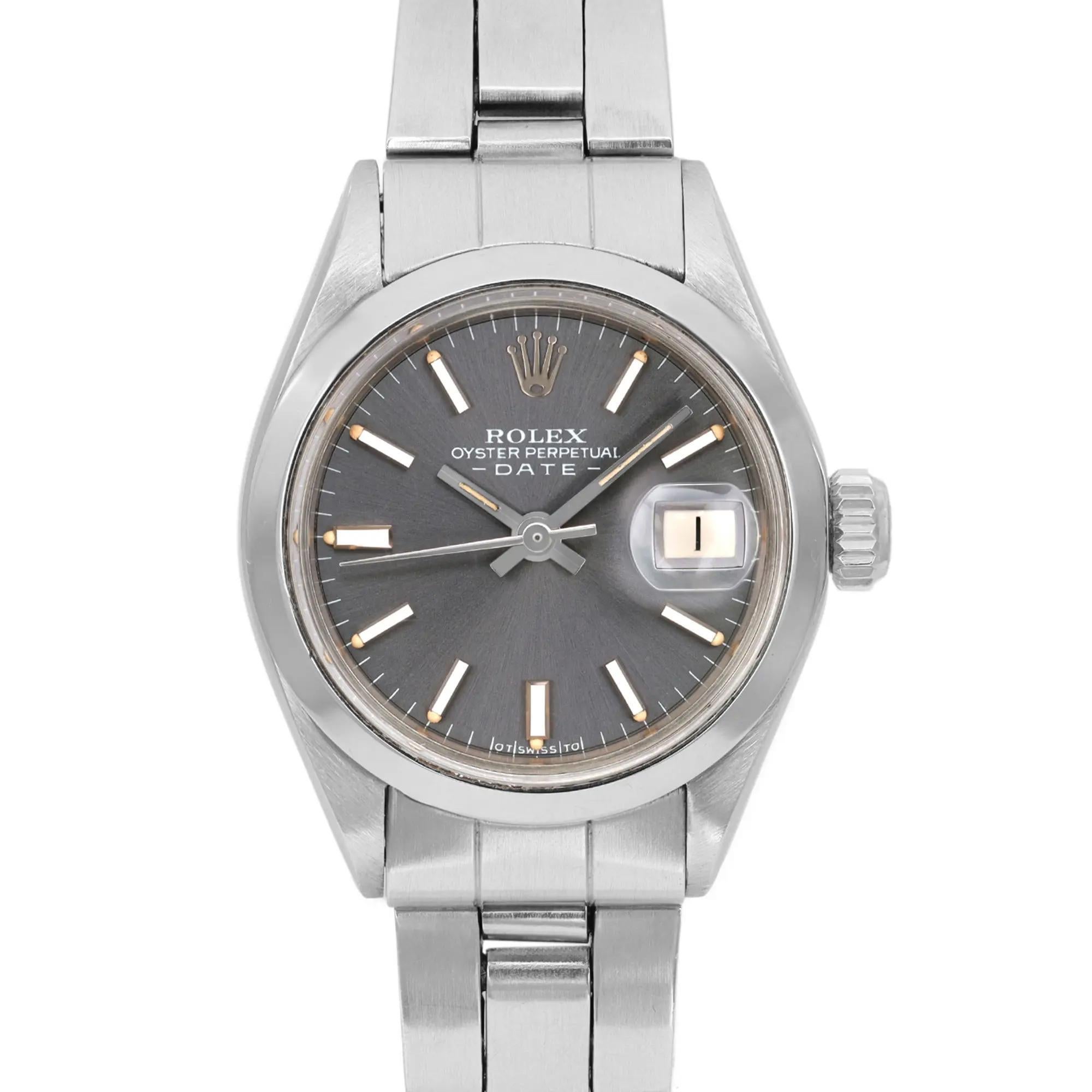 La bande est modérément détendue. Rare cadran en ardoise. La montre date de 1973. 