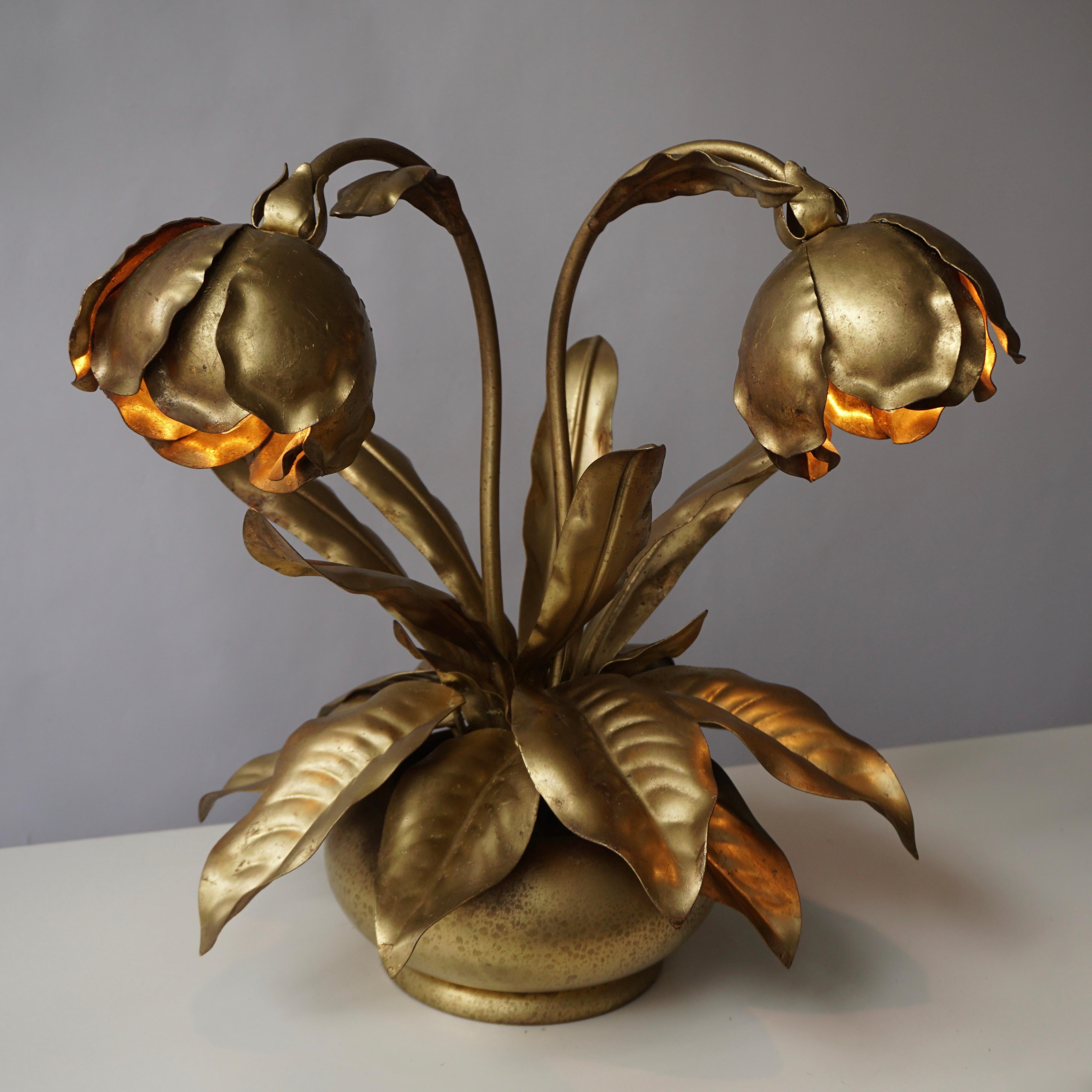 Vintage rose flower table lamp in brass and wooden gilt base. Made in the late 1960s or early 1970s.
Consisting of two roses, lamp is hidden between the rose petals.
Measures: Diameter 37 cm.
Height 44 cm.
Two E14 bulbs.
    