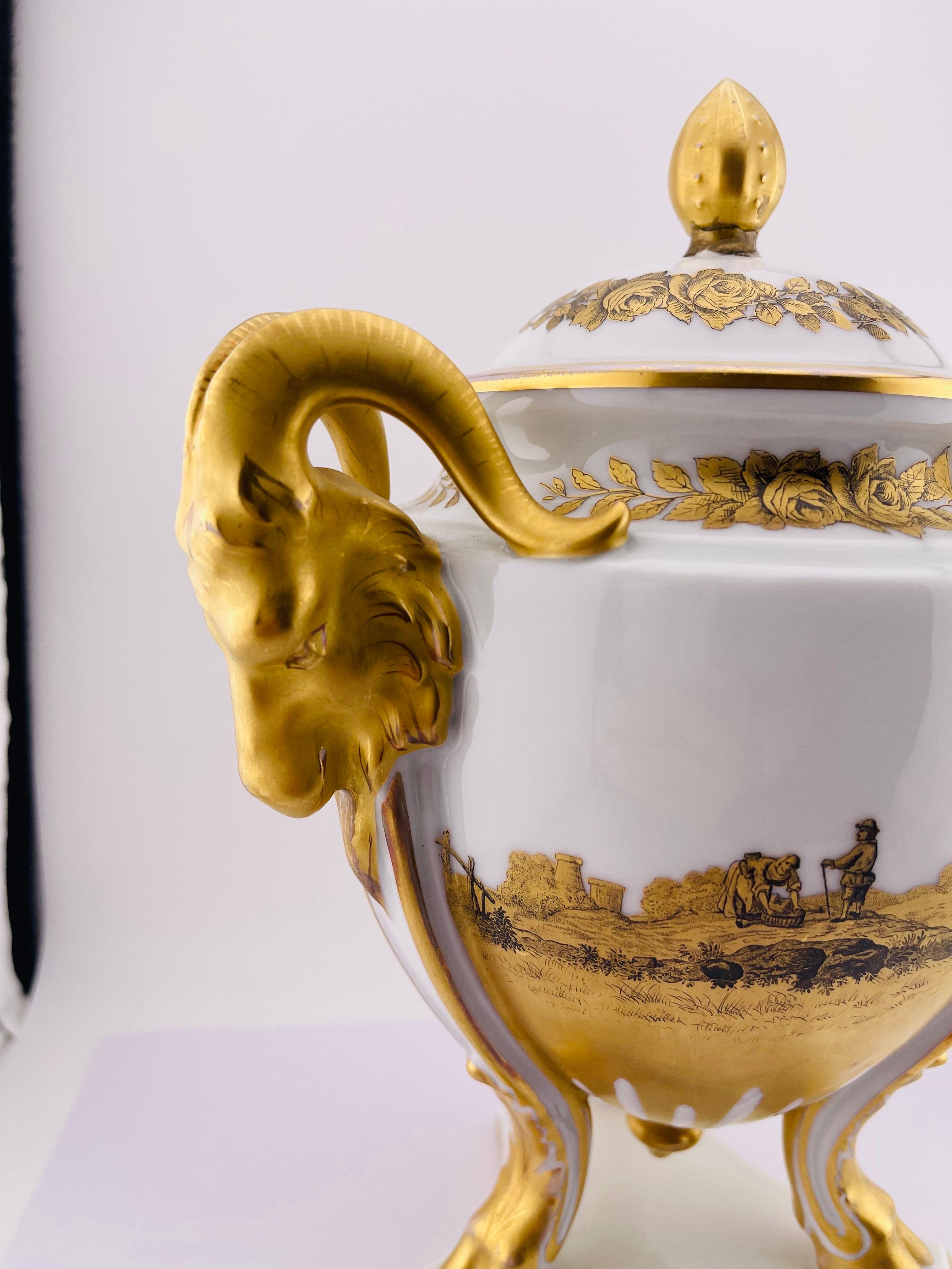 Dorato Raro vaso Rosenthal d'epoca con coperchio, isorismo Capricorno in vendita