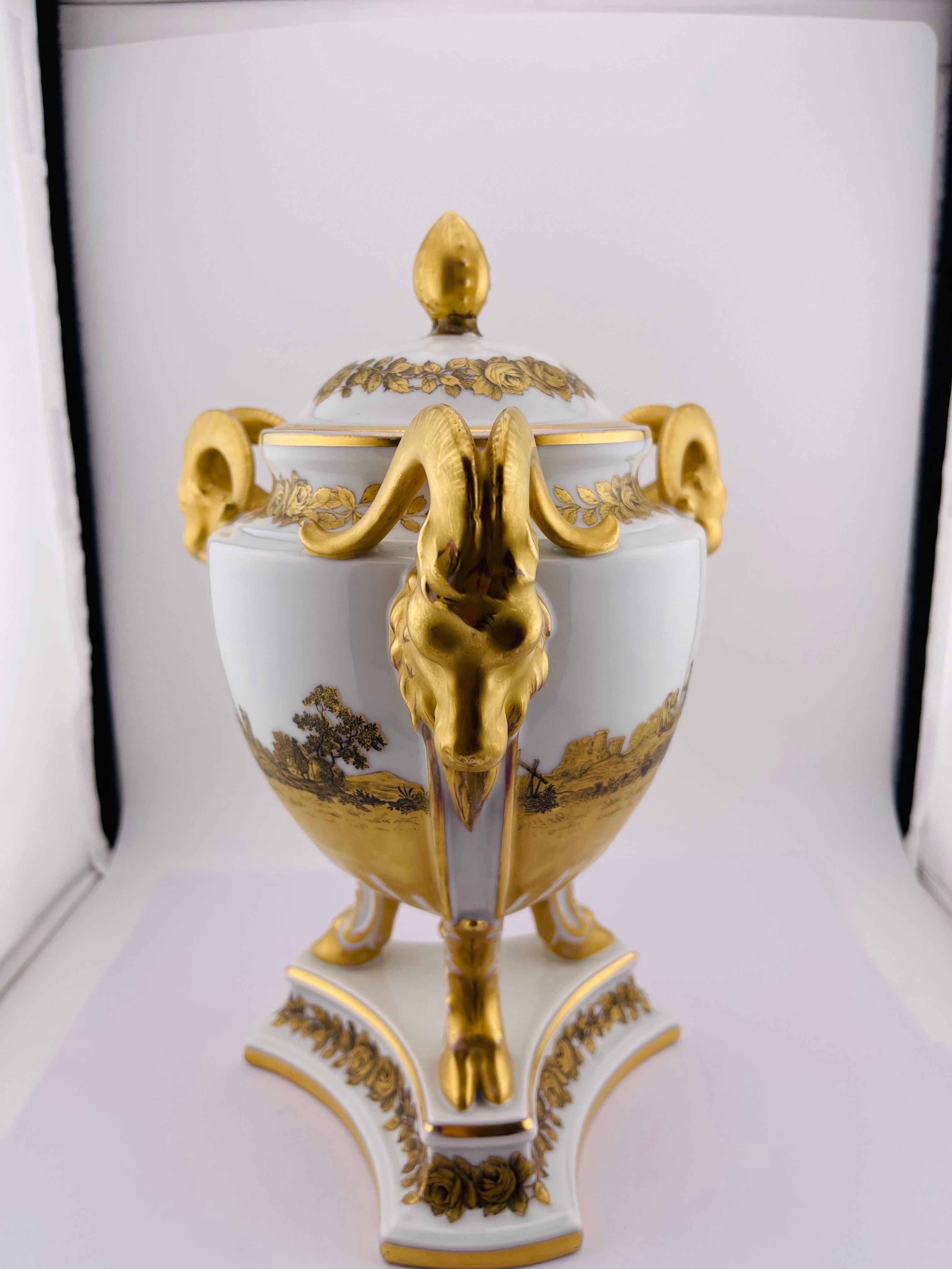 XX secolo Raro vaso Rosenthal d'epoca con coperchio, isorismo Capricorno in vendita