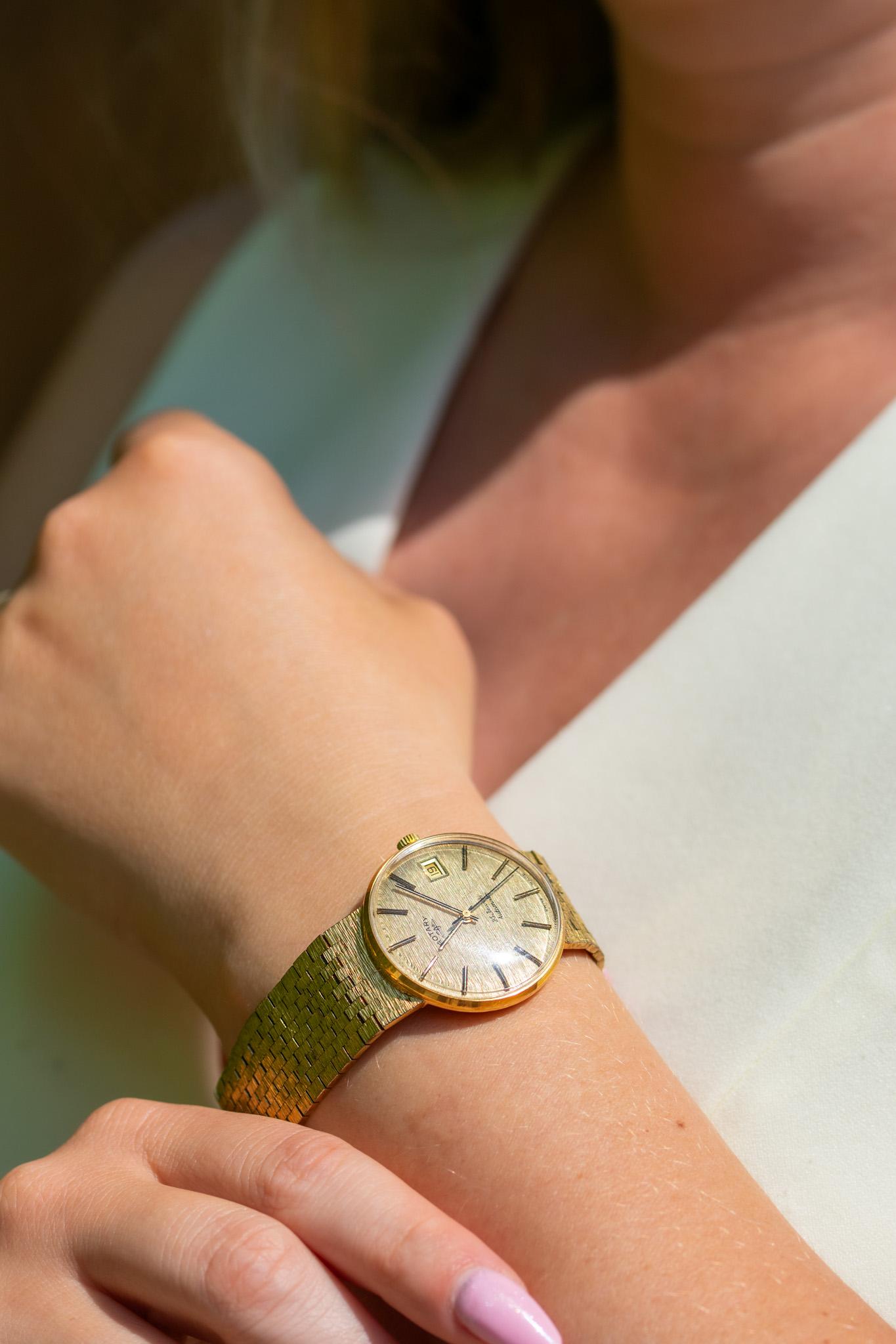 Raro reloj de pulsera automático vintage Rotary chapado en oro en venta 9