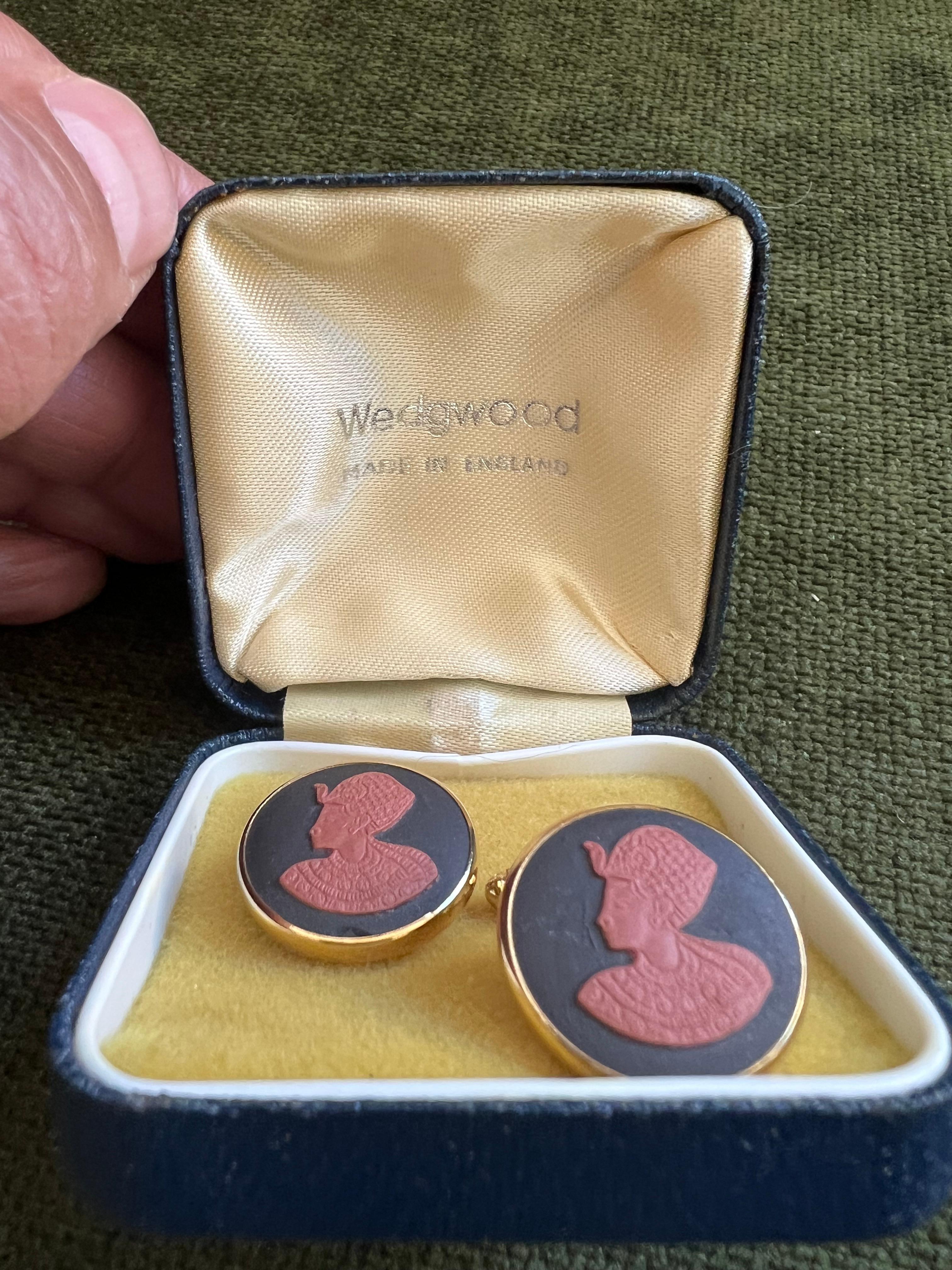 Vintage Royal British “Wedgwood” Jasper ware Gold Pate Cufflinks Circa 1980 In Original case. 
Does not look like they have been worn. 

This vintage Wedgwood cufflinks crafted in England in the 1960s, showcases a timeless Royal Egyptian theme. Each