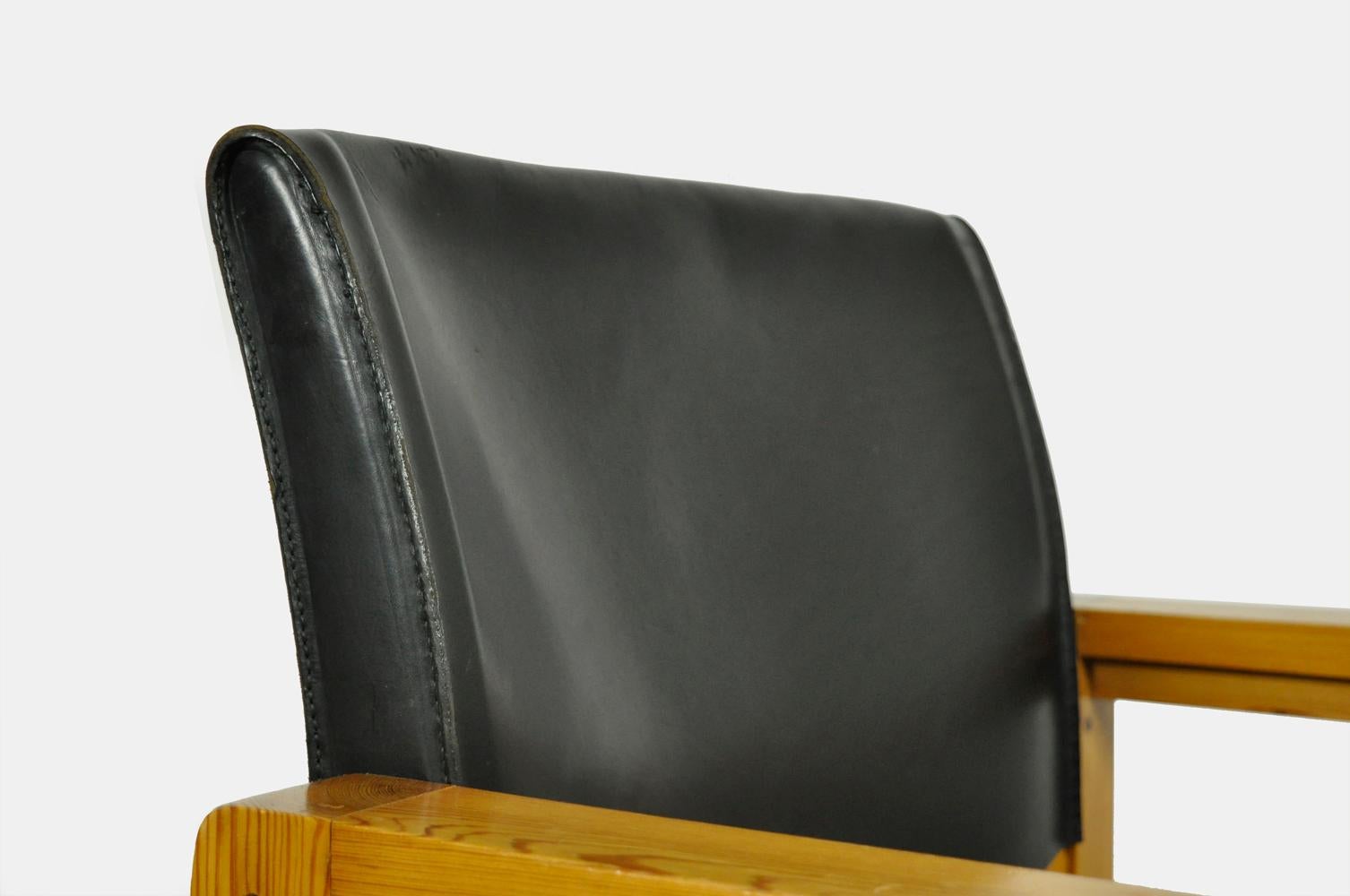 Late 20th Century Rare vintage Scandinavian leather safari lounge chair, 1970s For Sale