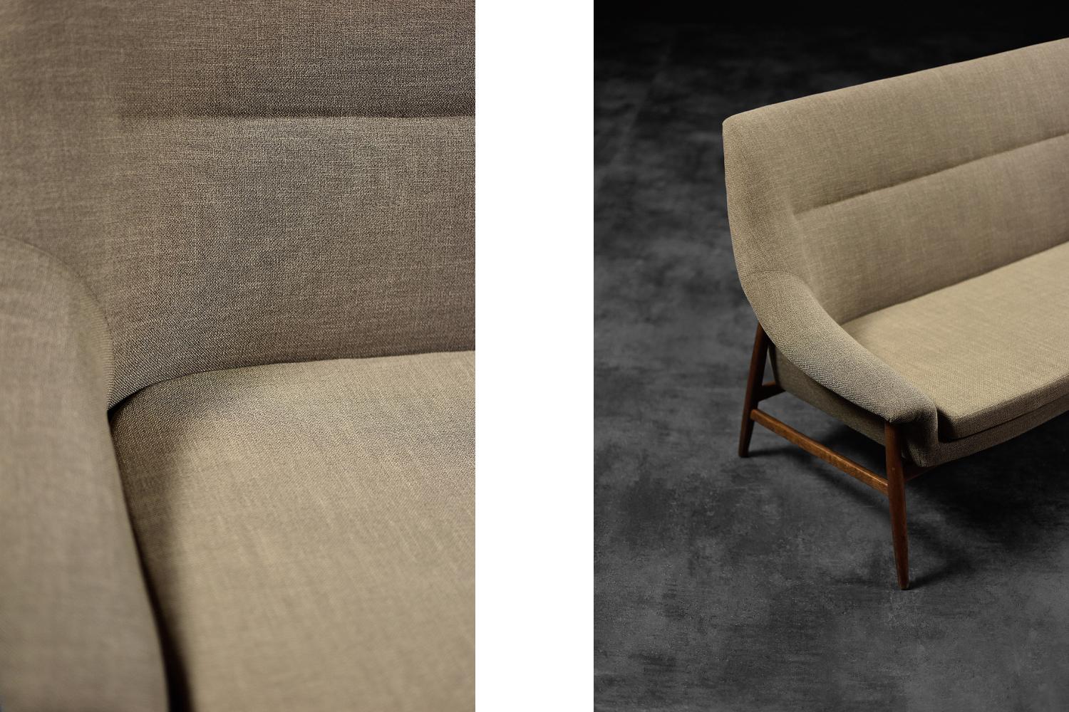 Seltenes 2-Sitzer Sofa Grace von Ikea aus braunem Stoff und Eiche, skandinavisch modern im Angebot 1