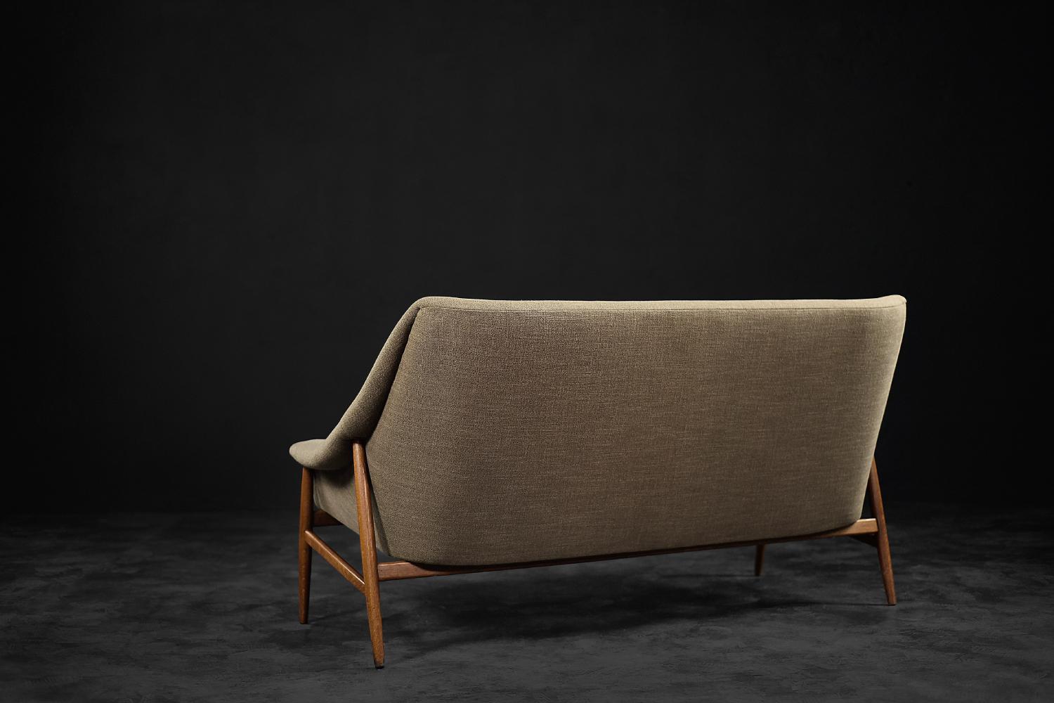 Seltenes 2-Sitzer Sofa Grace von Ikea aus braunem Stoff und Eiche, skandinavisch modern (Skandinavische Moderne) im Angebot