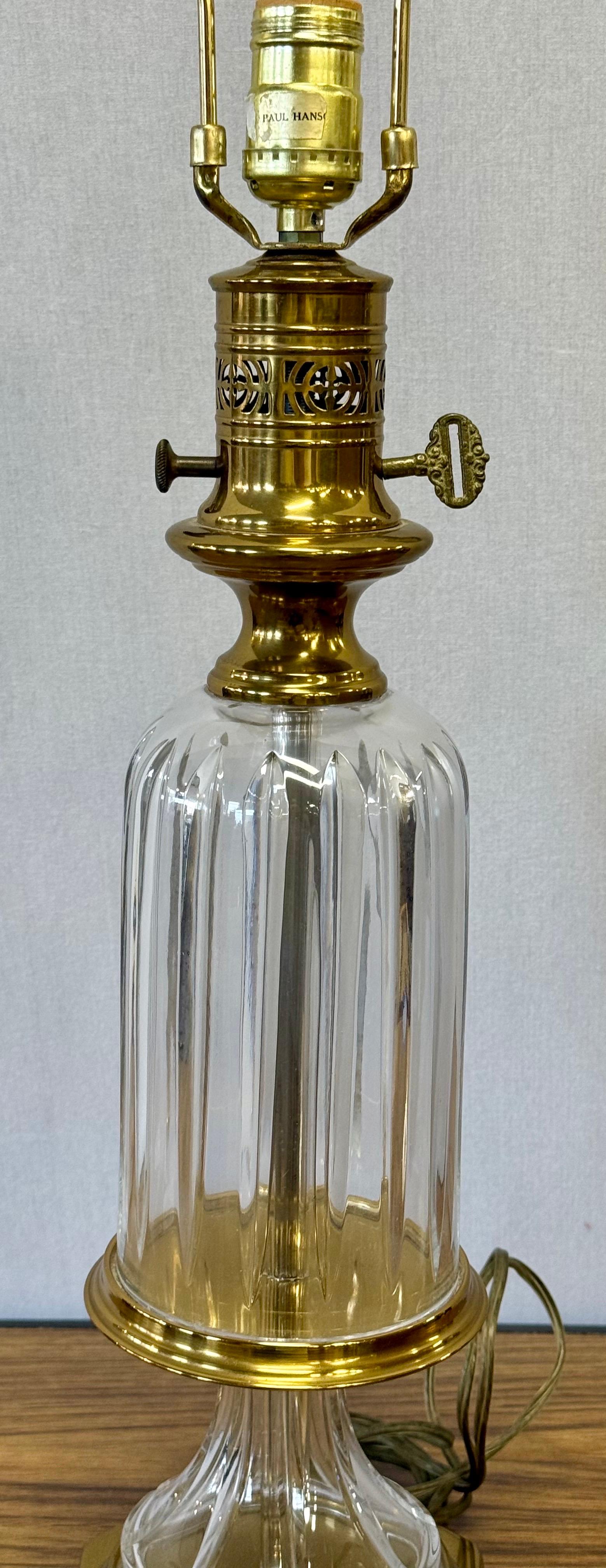 Rare lampe de table vintage signée Paul Hanson en laiton et verre Baccarat Bon état - En vente à West Hartford, CT