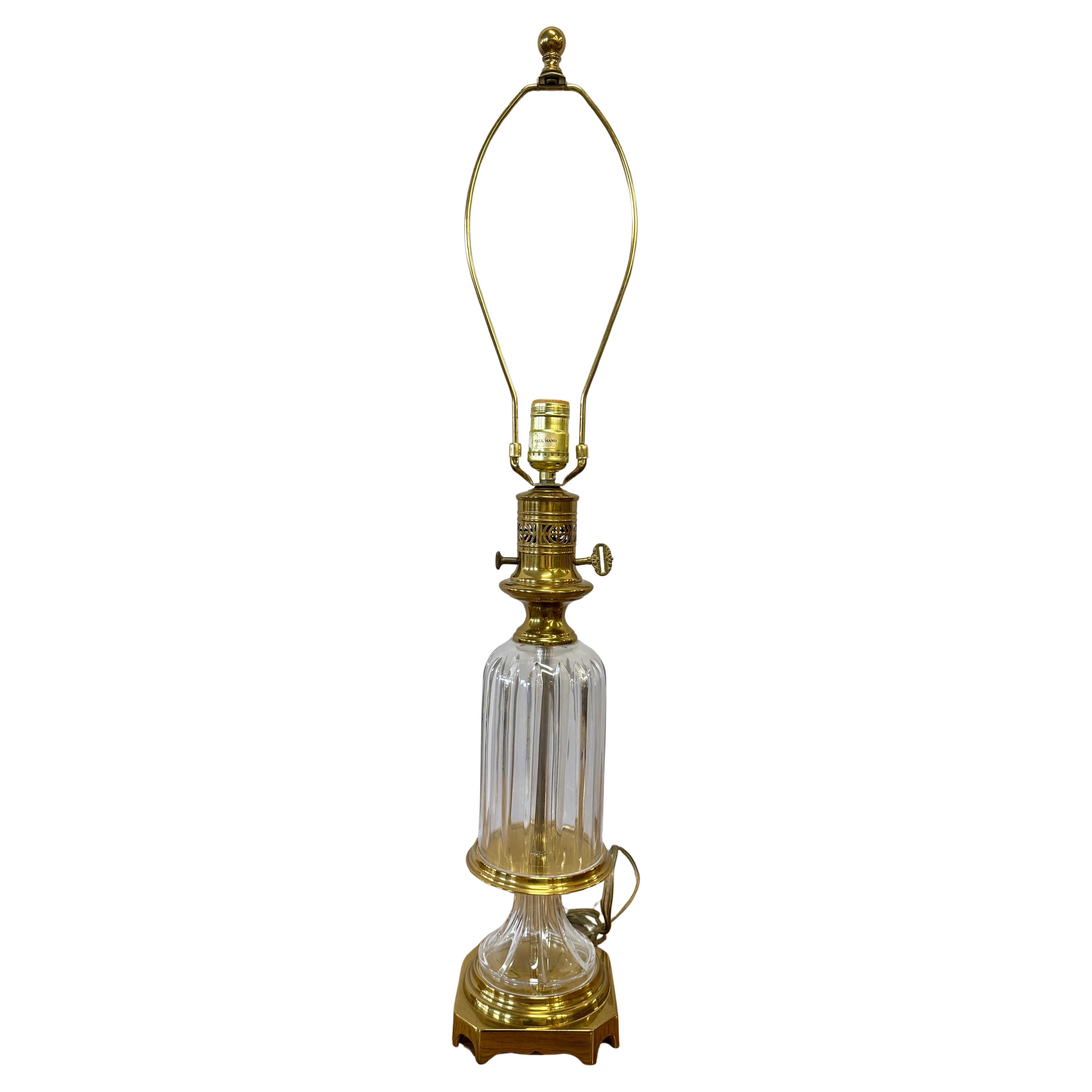 Rare lampe de table vintage signée Paul Hanson en laiton et verre Baccarat en vente