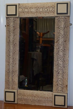 Raro specchio d'epoca in pelle di serpente rivestito su telaio in legno massiccio Antique Mirror
