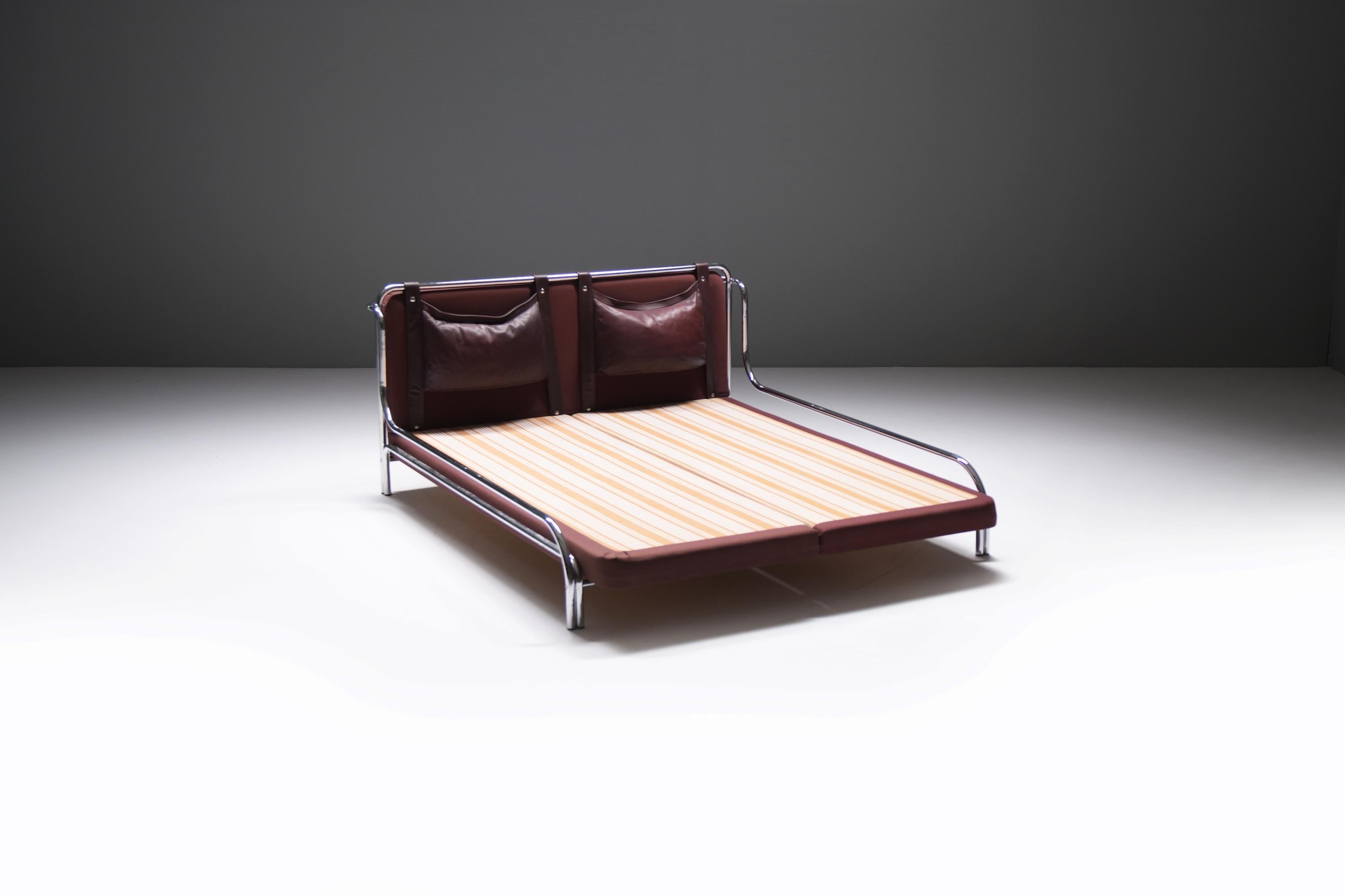 Rare vintage Stringa Queen Size Bed by Gae Aulenti for Mobili Italy 11
