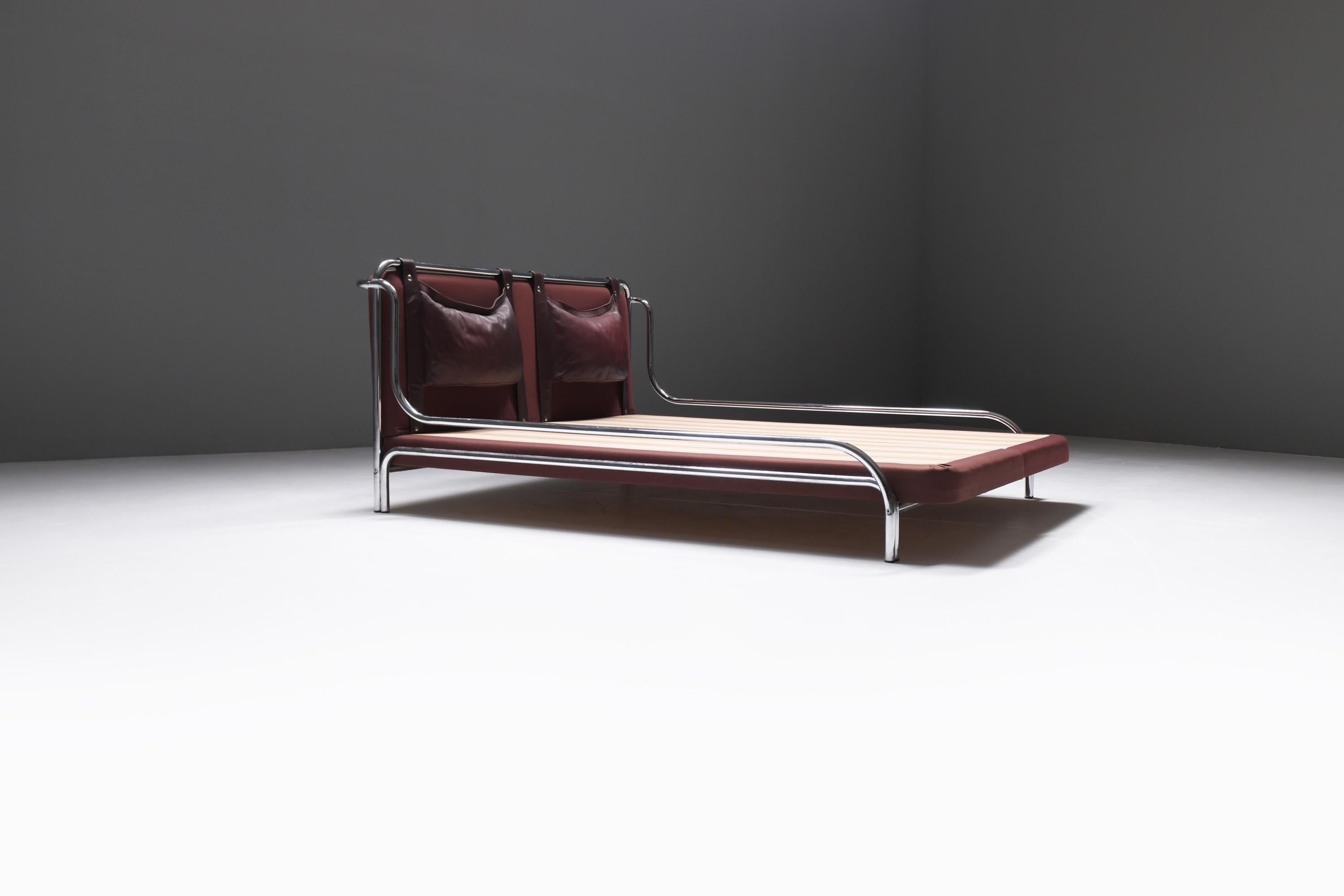 Rare vintage Stringa Queen Size Bed by Gae Aulenti for Mobili Italy 12