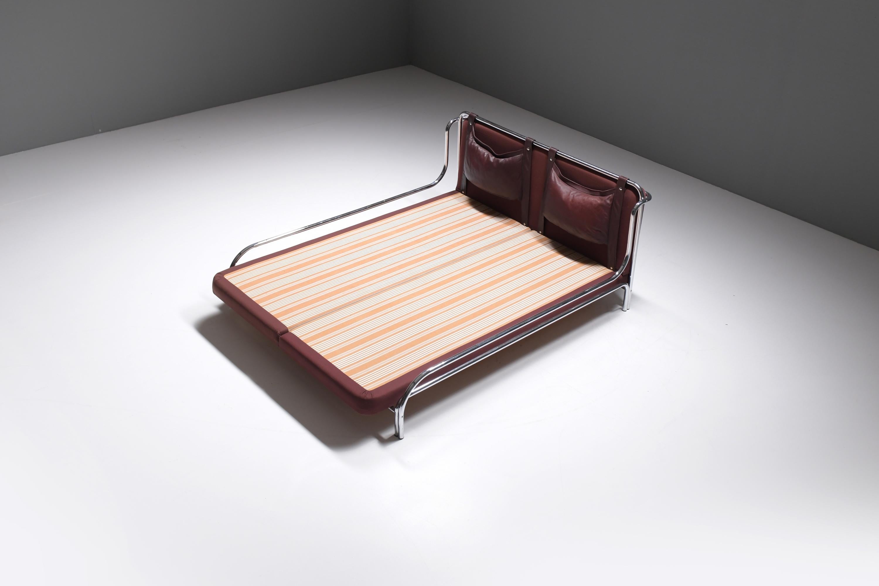 Rare vintage Stringa Queen Size Bed by Gae Aulenti for Mobili Italy 13