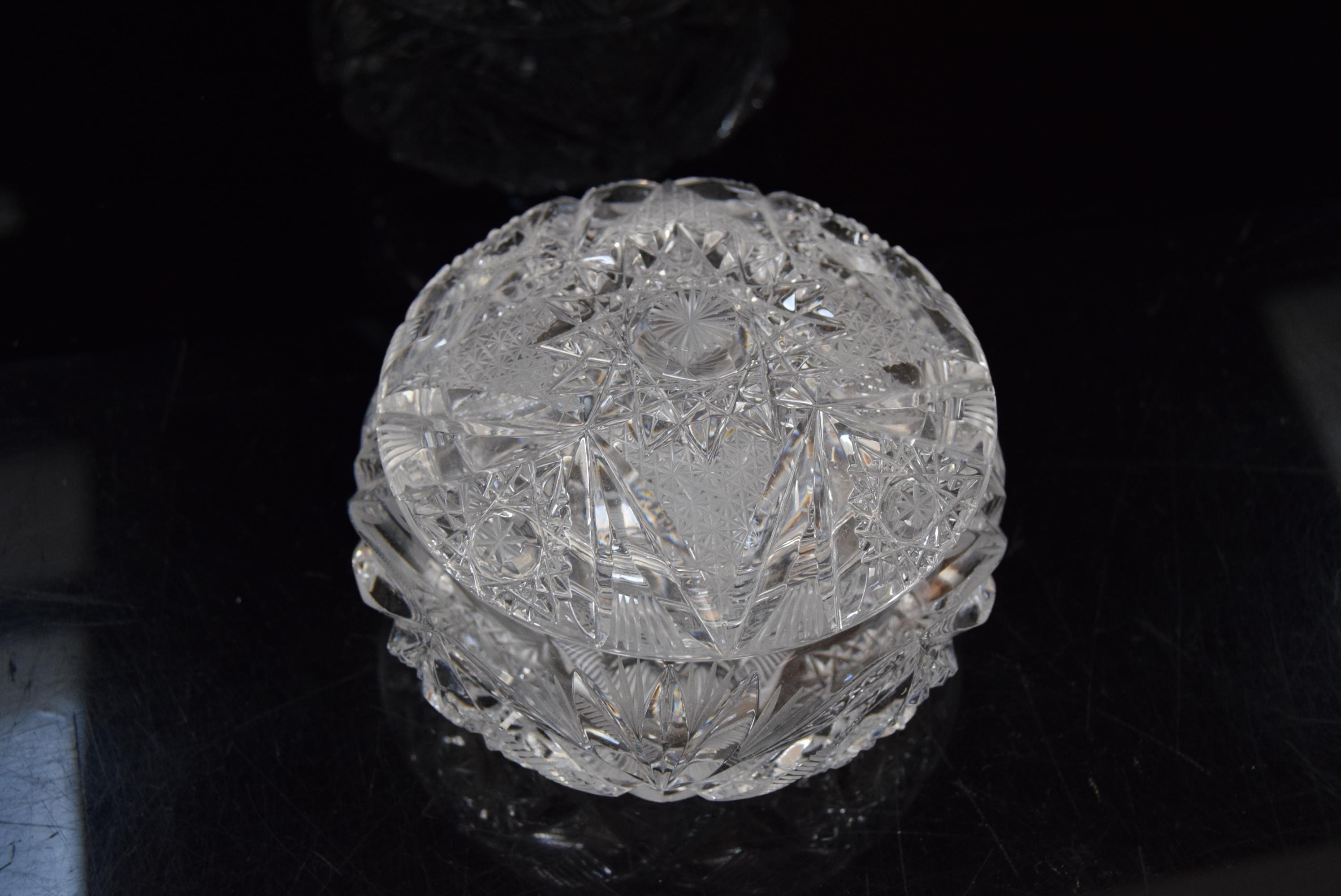 Bol à sucre vintage rare, en cristal taillé, bohème, dans les années 1960.  en vente 3
