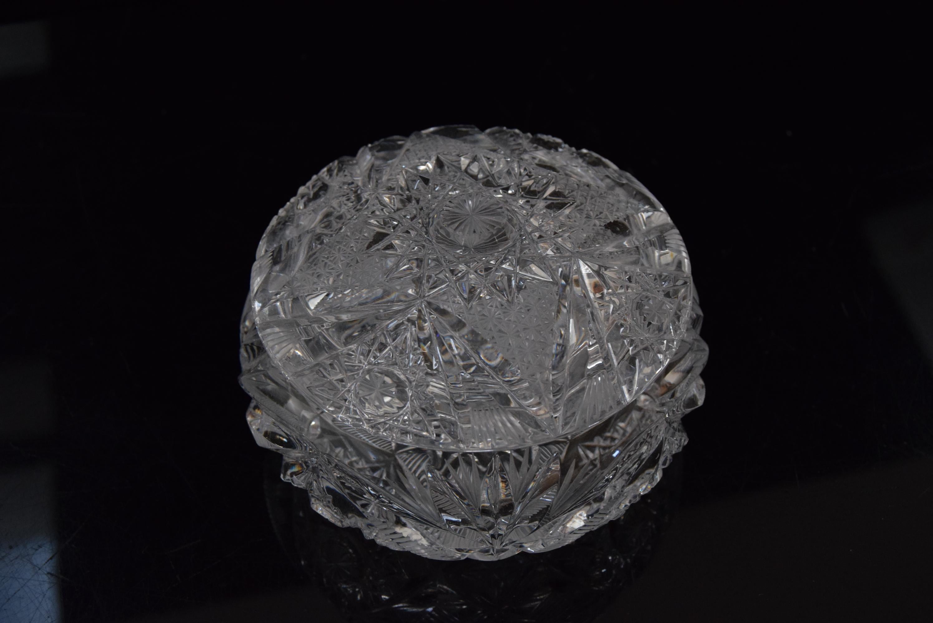 Mid-Century Modern Bol à sucre vintage rare, en cristal taillé, bohème, dans les années 1960.  en vente