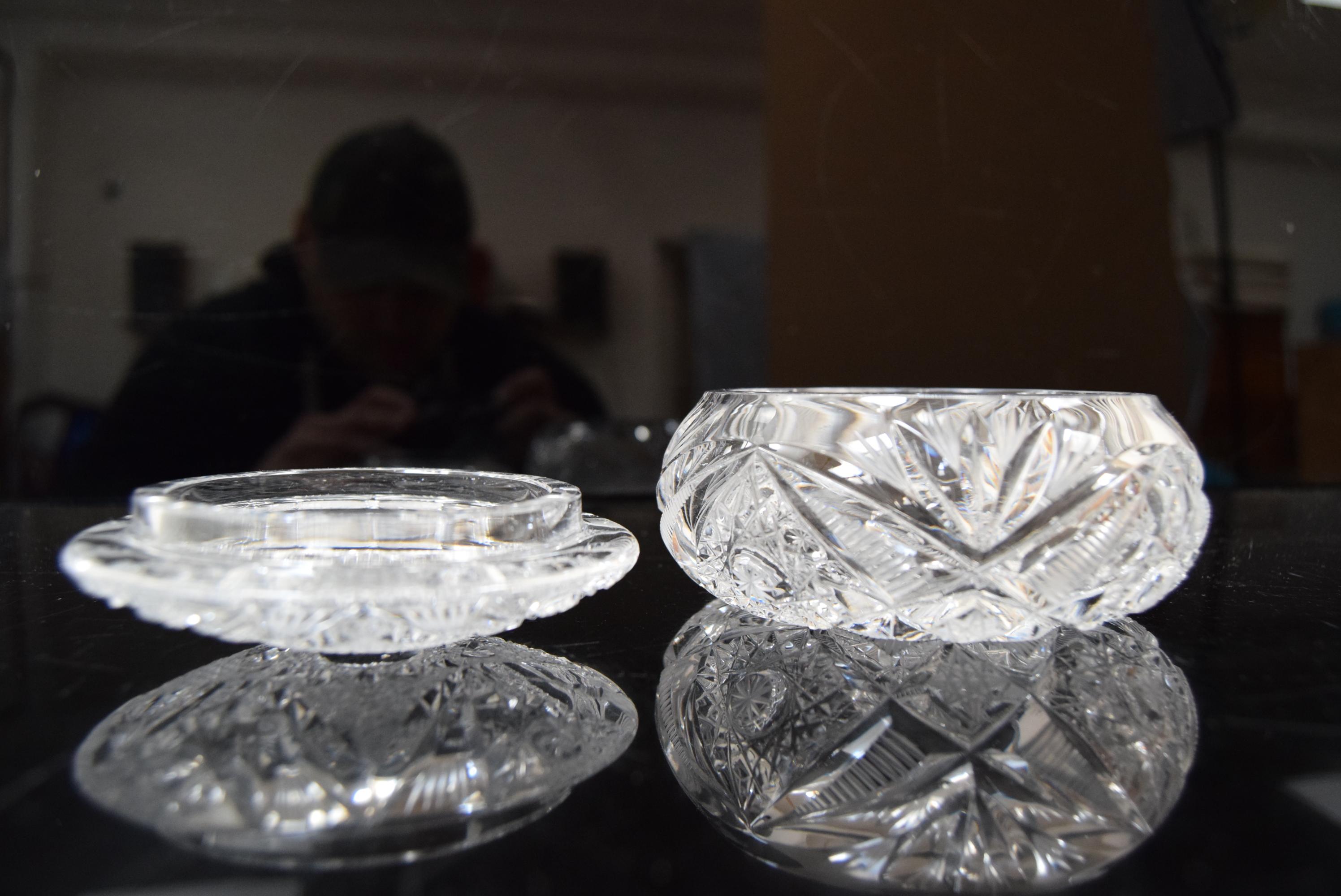 Milieu du XXe siècle Bol à sucre vintage rare, en cristal taillé, bohème, dans les années 1960.  en vente