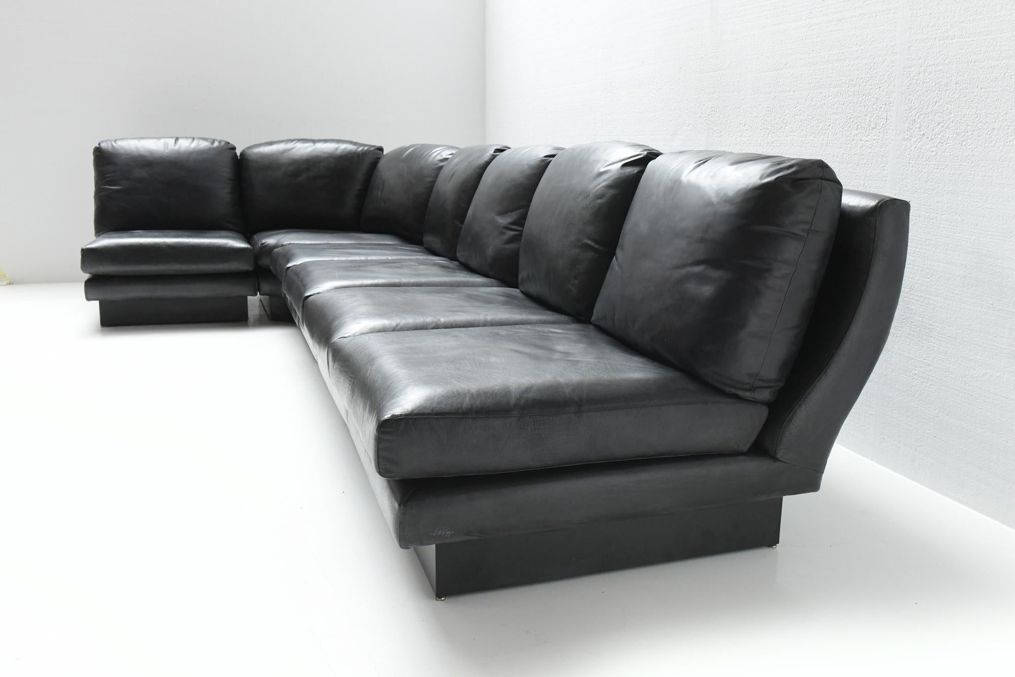 Mid-Century Modern Rare Vintage A.I.C Modular Black Leather Sofa  par Willy Rizzo, Italie en vente