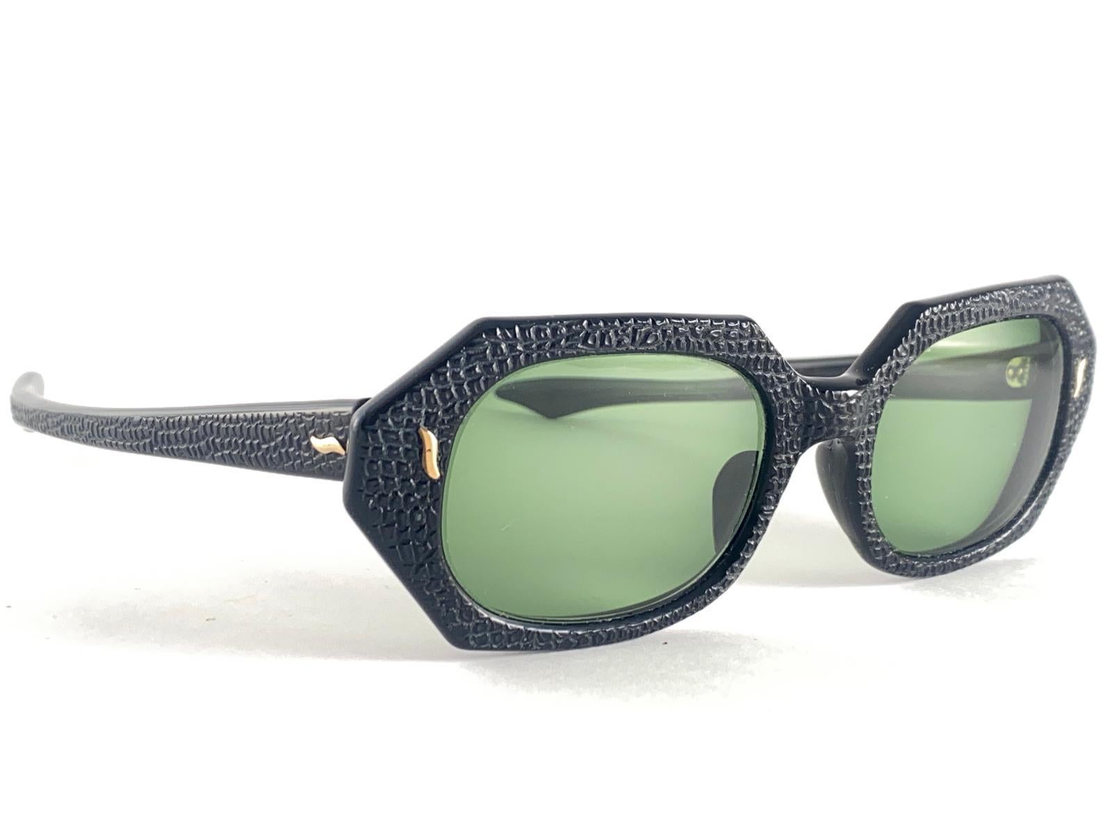 Rare Vintage Swank Textured Rectangular Frame 1960'S Sunglasses Made In France In Excellent Condition For Sale In Baleares, Baleares
