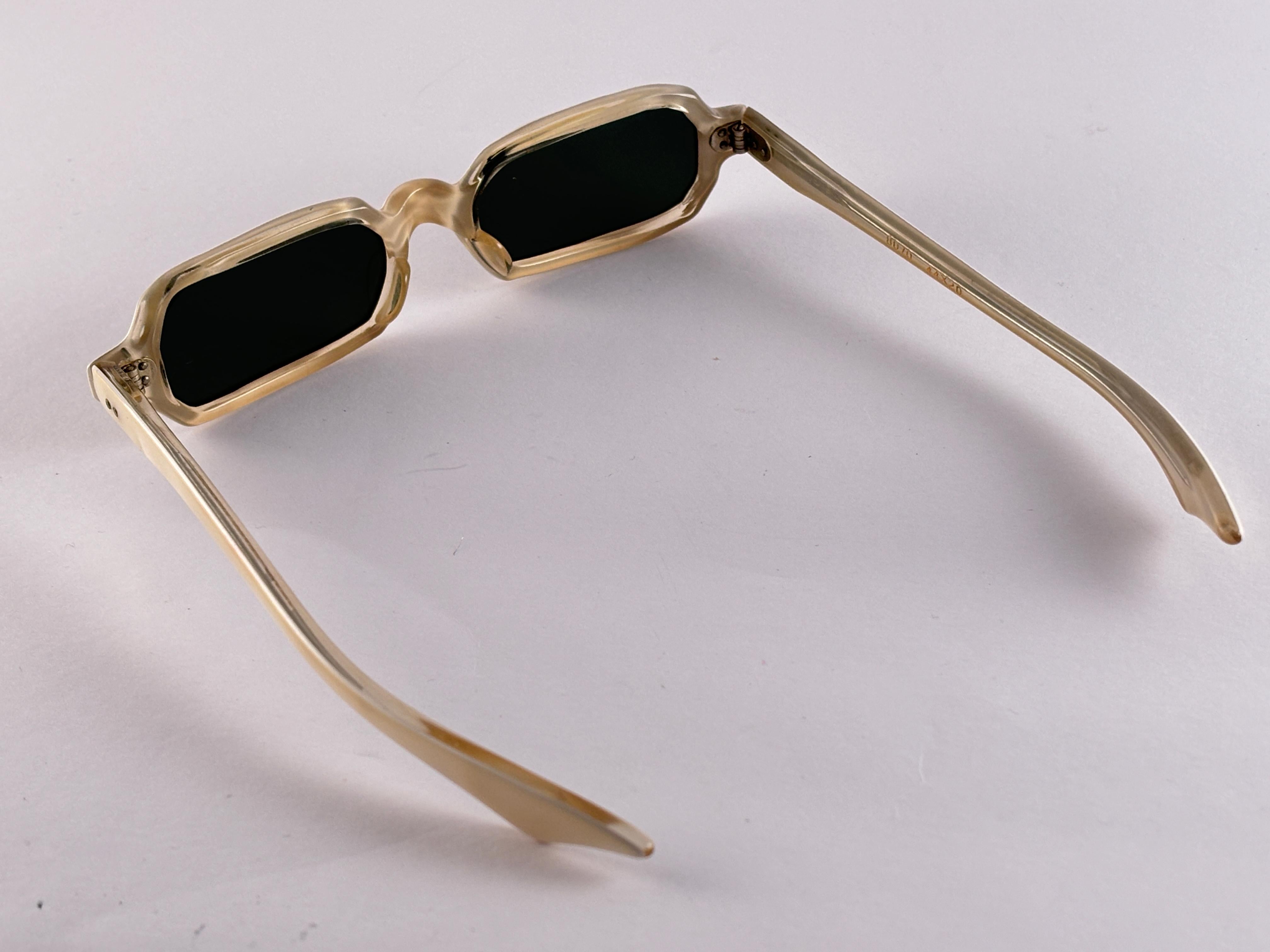 Rare Vintage Swank White Rectangular Frame 1970'S Sunglasses Made In France In Excellent Condition For Sale In Baleares, Baleares