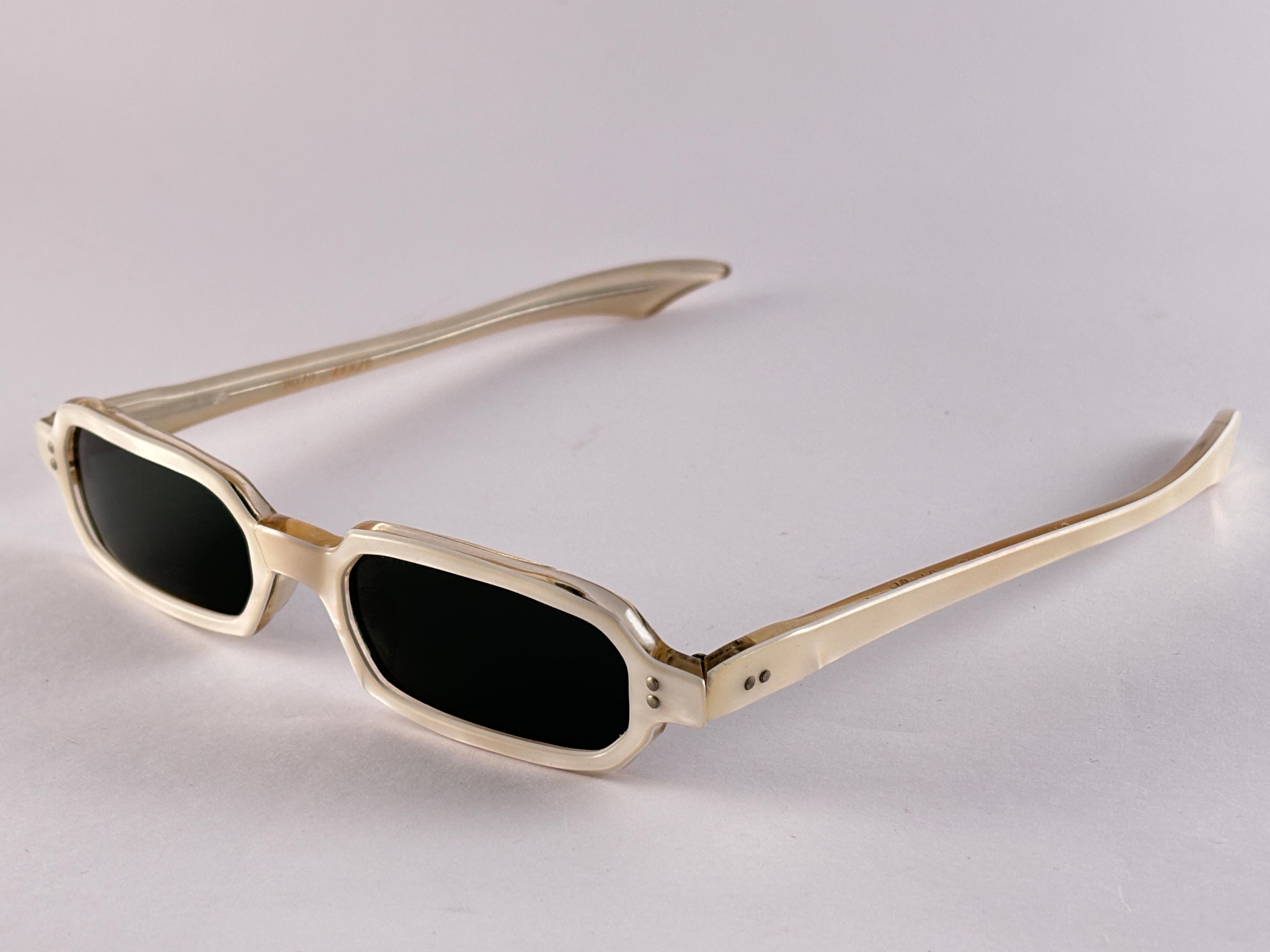 Rare Vintage Swank White Rectangular Frame 1970'S Sunglasses Made In France For Sale 2