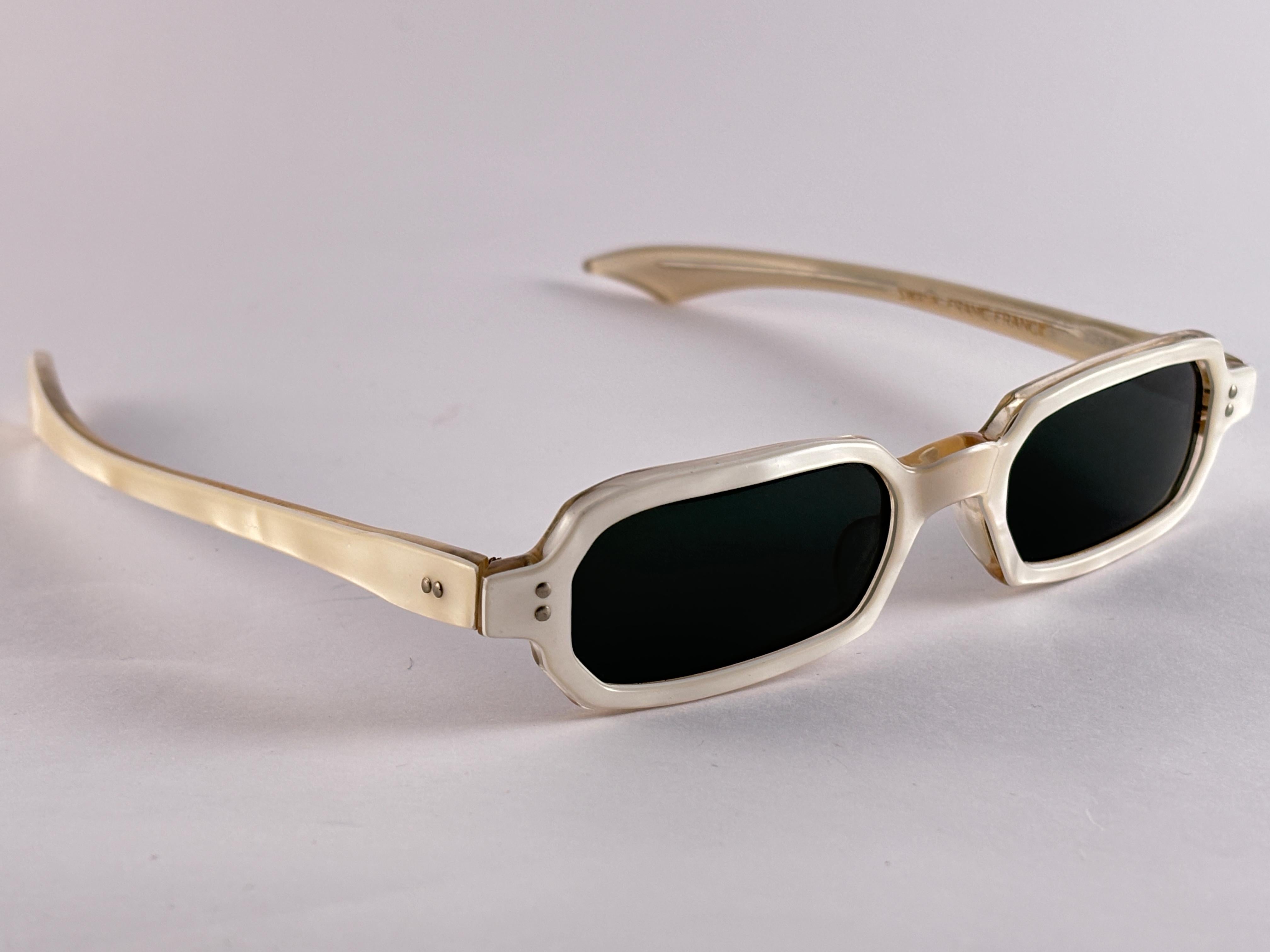 Rare Vintage Swank White Rectangular Frame 1970'S Sunglasses Made In France For Sale 4