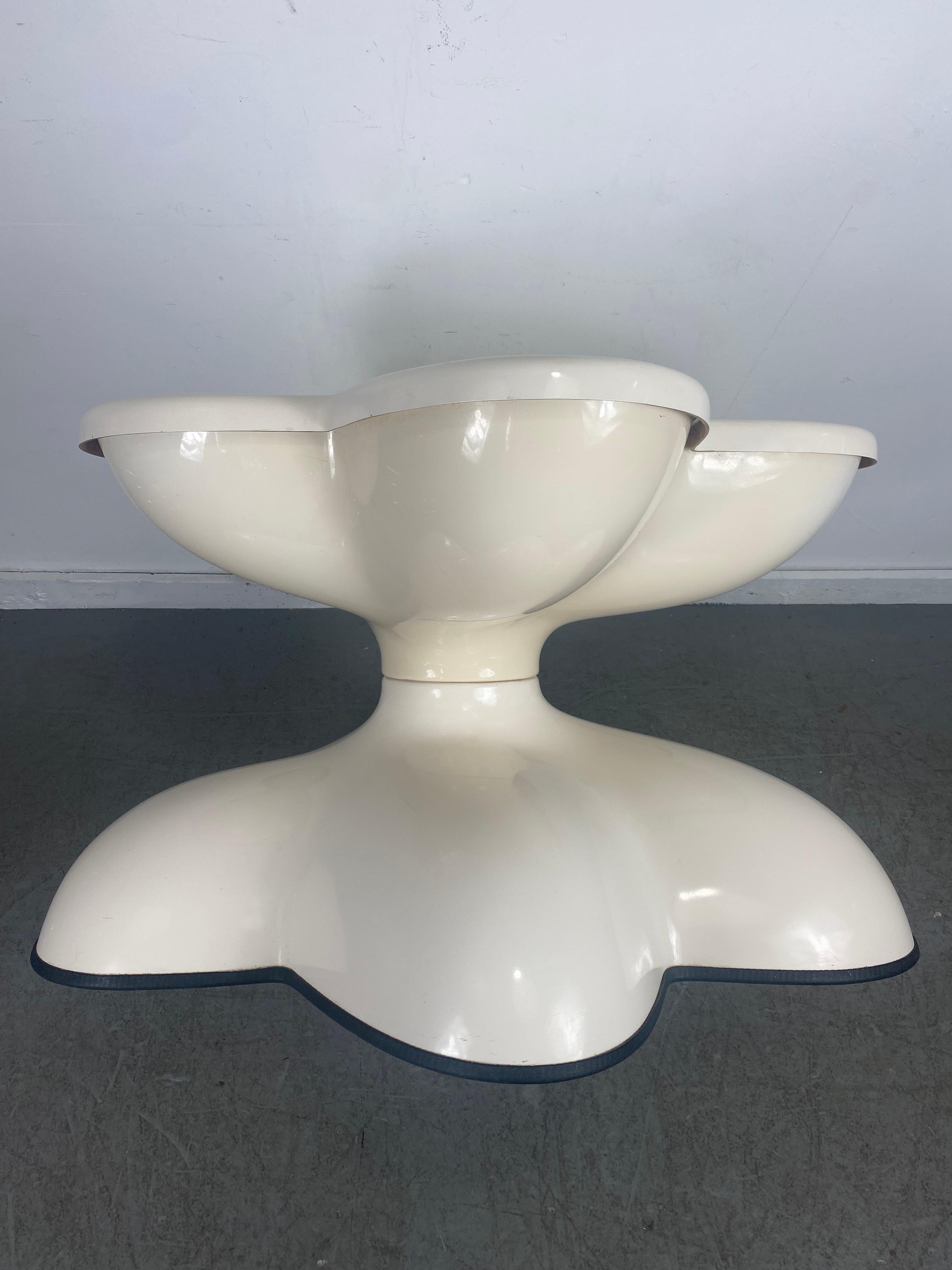A rare white swivel coffee table from the Molar Group manufactured by Beylerian, circa 1969. Seldom seen. The table is one of the only designs in the molar group that is adjustable by swivel. Made of white gel-coated fiberglass, it still retains