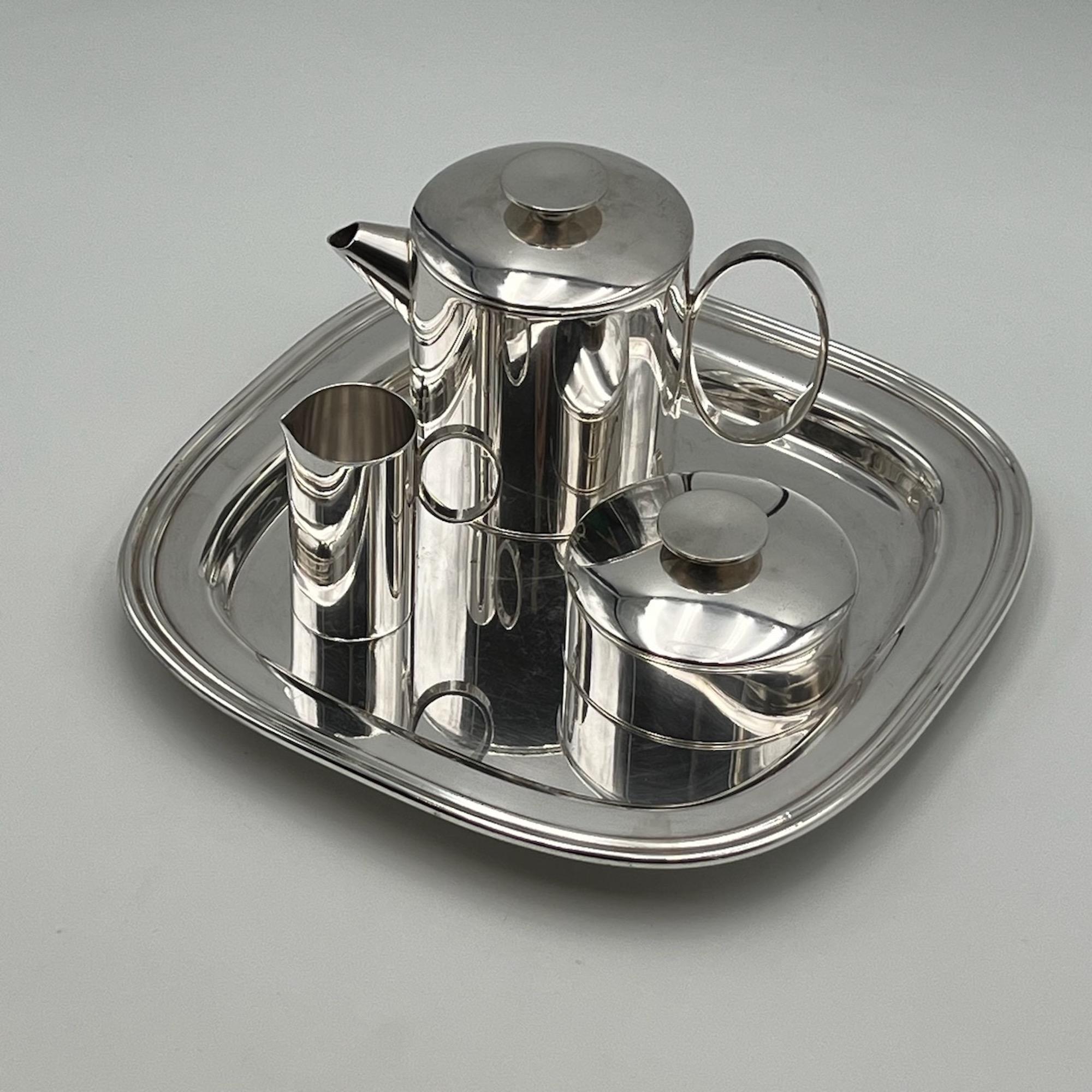 Amazing and rare vintage tableware set designed by the renowned modernist Italian designer Lino Sabattini for world-famous silversmith Christofle Paris.

This rare and highly prized silver plated set is part of the iconic Gallia collection, born