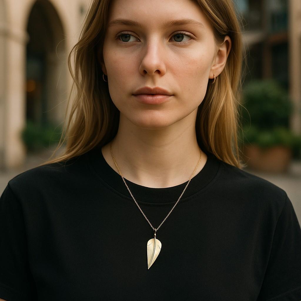 Discover the elegance and timeless beauty of this rare vintage Tiffany & Co necklace, a masterpiece designed by the renowned Angela Cummings. Crafted from luxurious 18-karat yellow gold, this exquisite piece features a delicate leaf pendant,
