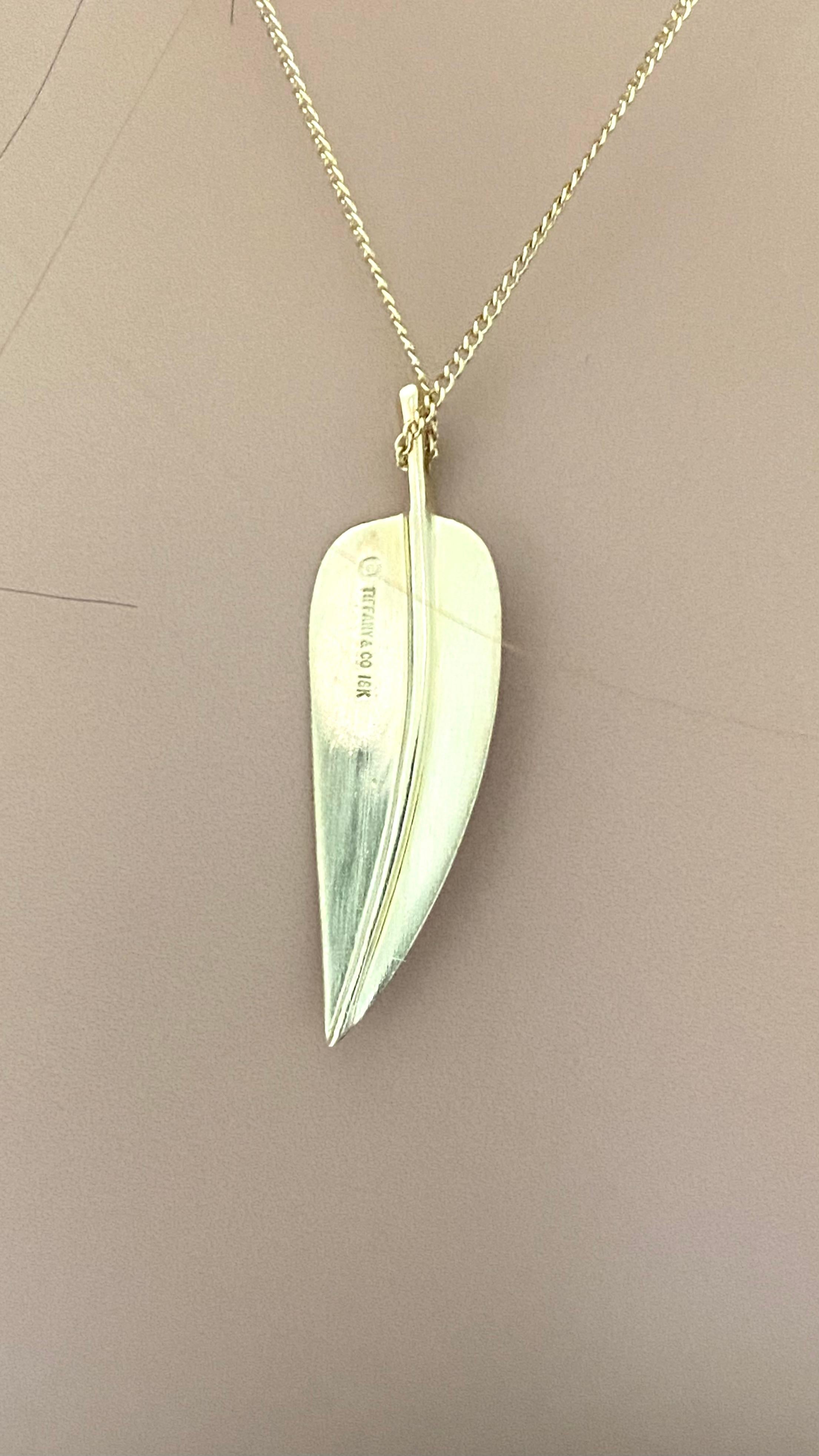 Women's Rare Vintage Tiffany & Co 18 Karat Yellow Gold Angela Cummings Leaf Pendant Neck For Sale