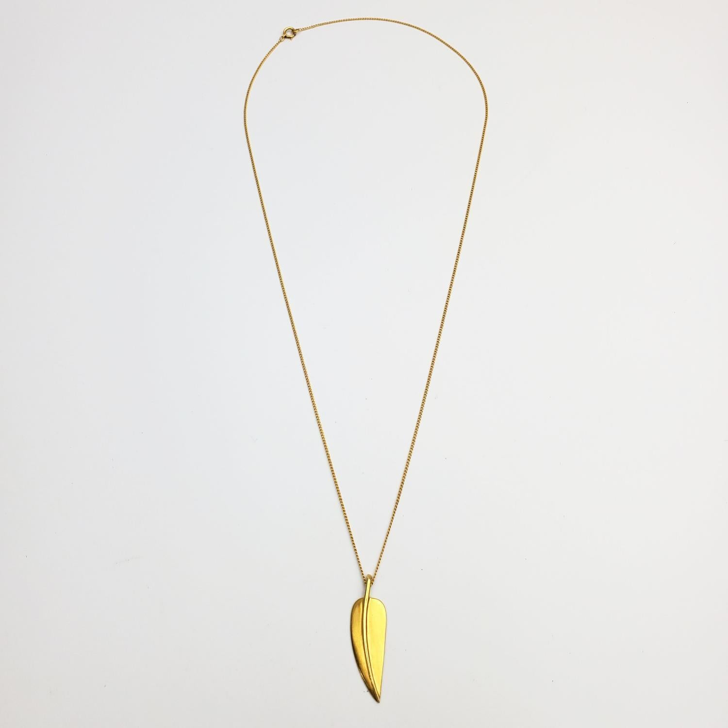 Rare Vintage Tiffany & Co 18 Karat Yellow Gold Angela Cummings Leaf Pendant Neck For Sale 2
