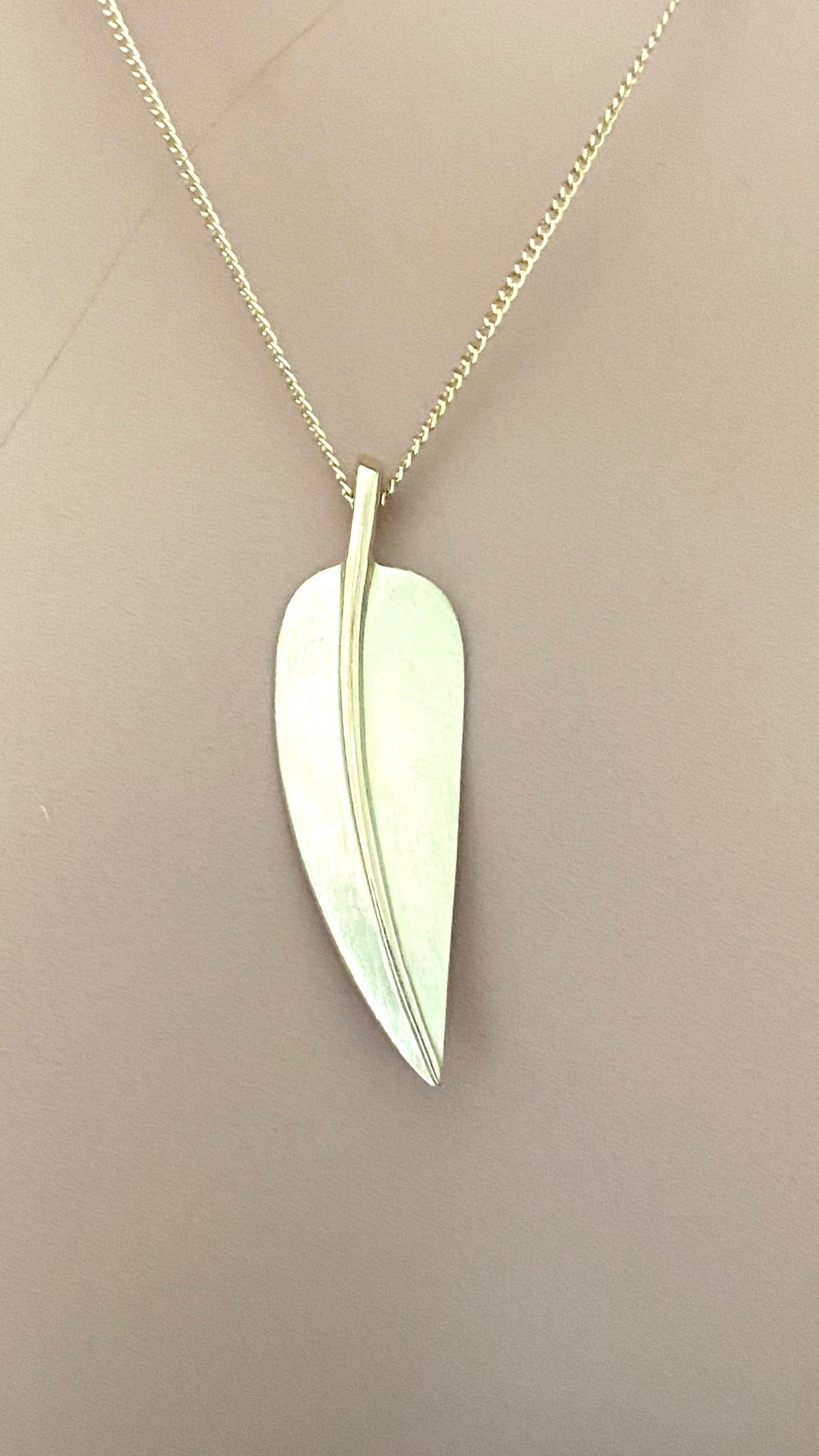 Rare Vintage Tiffany & Co 18 Karat Yellow Gold Angela Cummings Leaf Pendant Neck For Sale 5