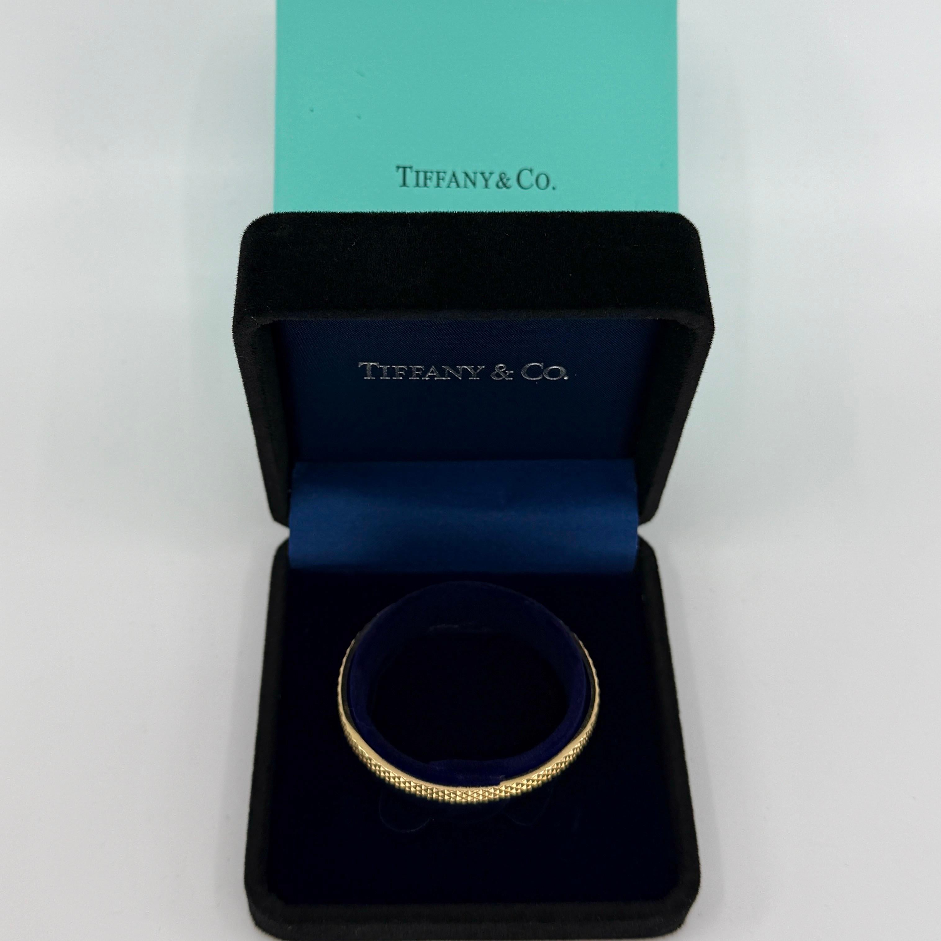 Rare Vintage Tiffany & Co 18k Yellow Gold Point Cuff Bangle Bracelet.

Fine vintage cuff bracelet from Tiffany & Co. with a pointed stud design. Rare and sought after piece.
Made in solid 18k gold this sturdy bracelet weighs 15.9g.

The cuff