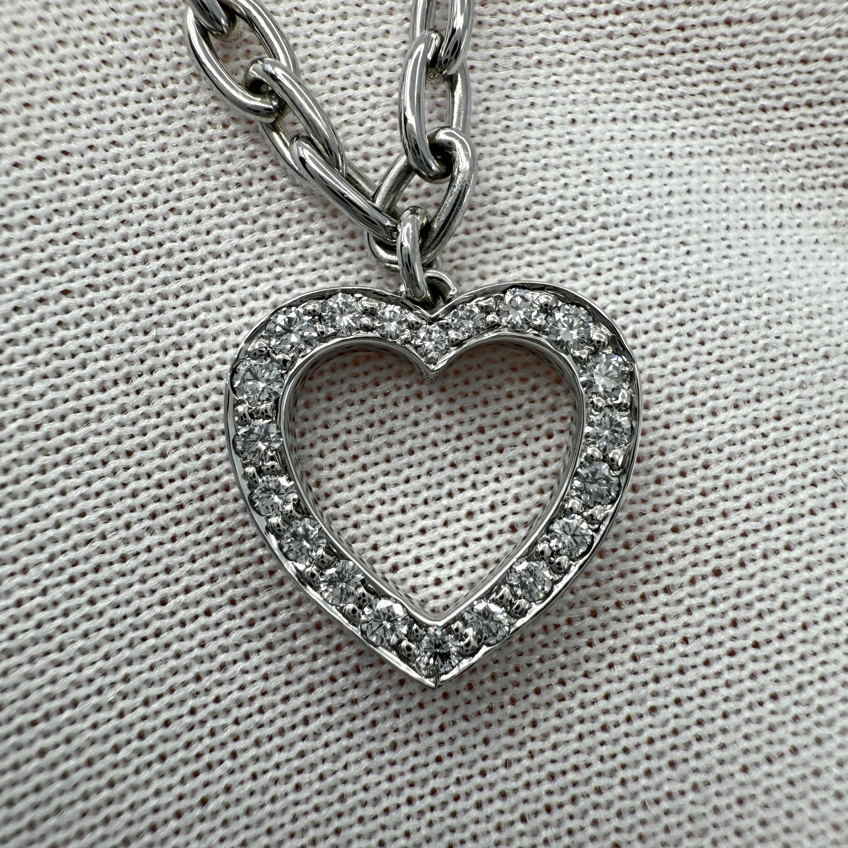 Raro bracciale charme vintage Tiffany & Co. con cuore di diamante 950 in platino In condizioni ottime in vendita a Birmingham, GB